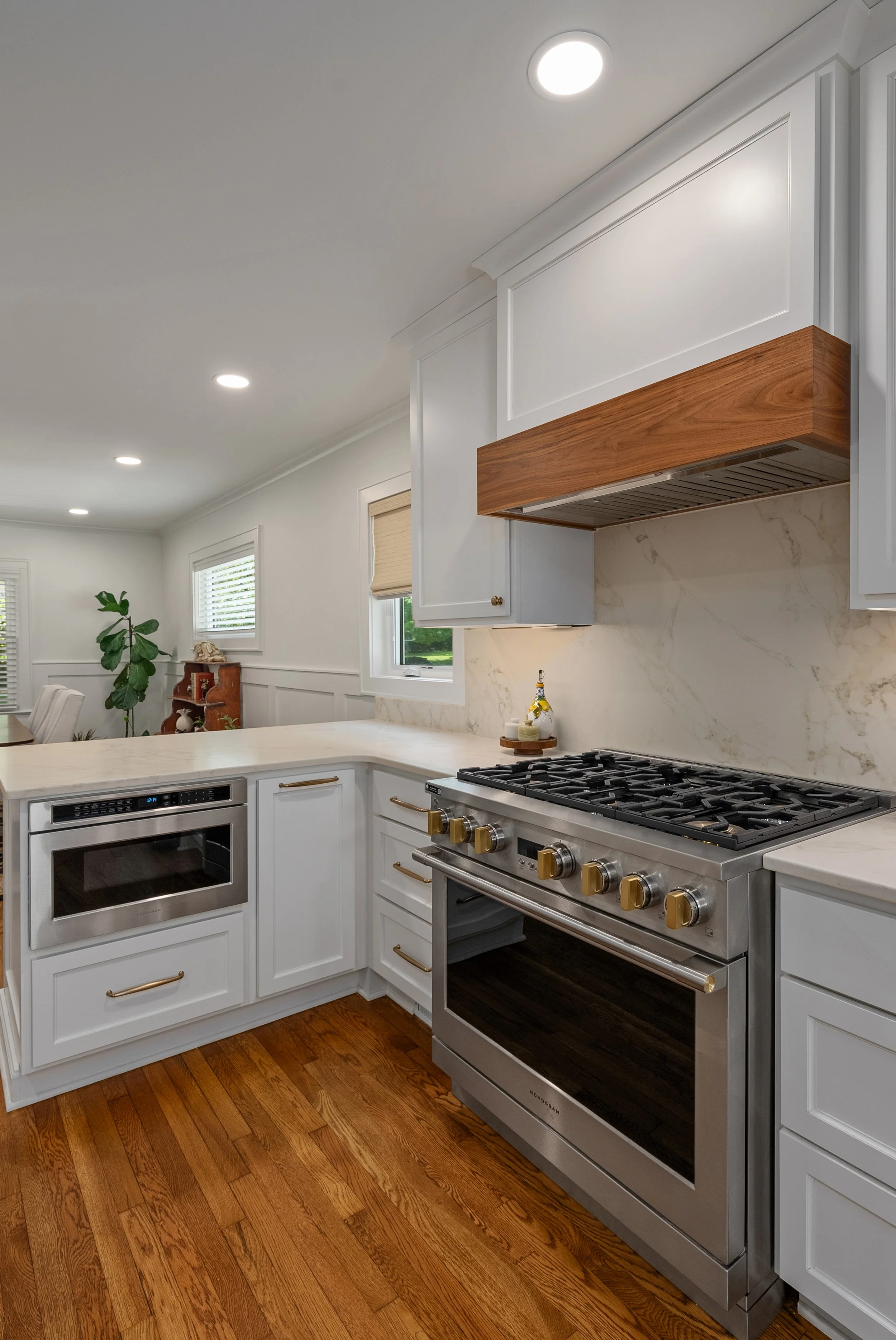 10-110 W 67th Terr -10.jpg