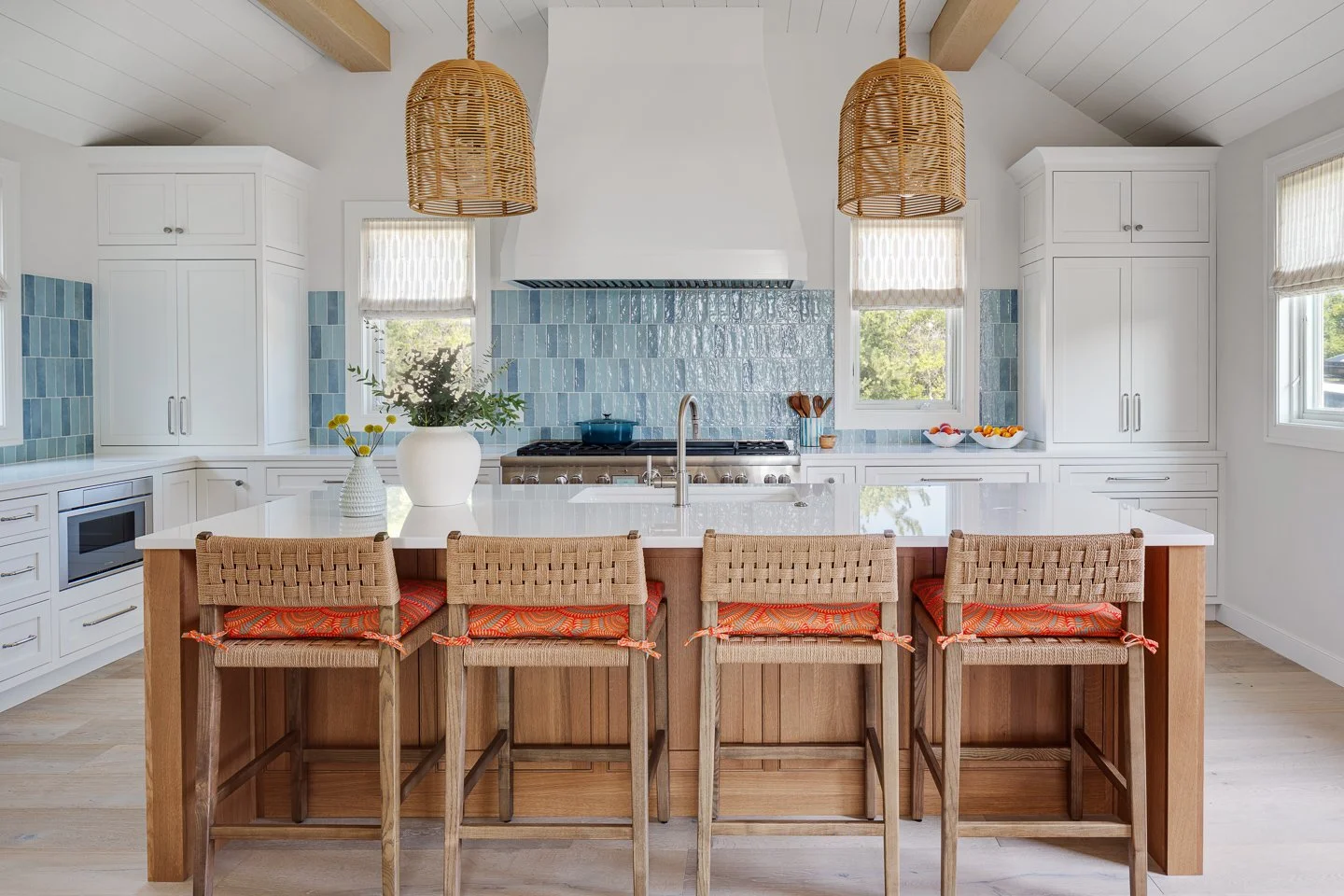 block-island-ri-white-blue-coastal-kitchen.jpg.jpg