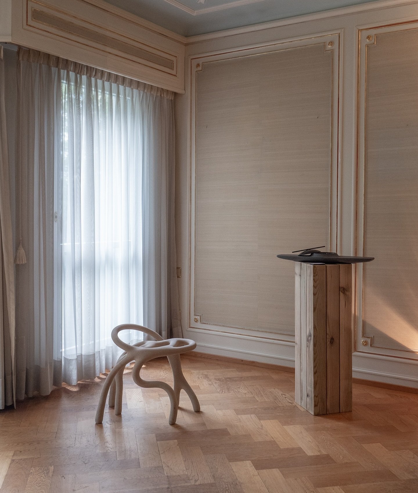 Faux Species by @hotwireextensions and Fusina Fire Pit by @studiobermudez showcased at echoes: Bridging Craftsmanship and Contemporary Design (2024).

Hot Wire Extensions&lsquo; innovative process utilizes non-recycled SLS 3D nylon powder to create o