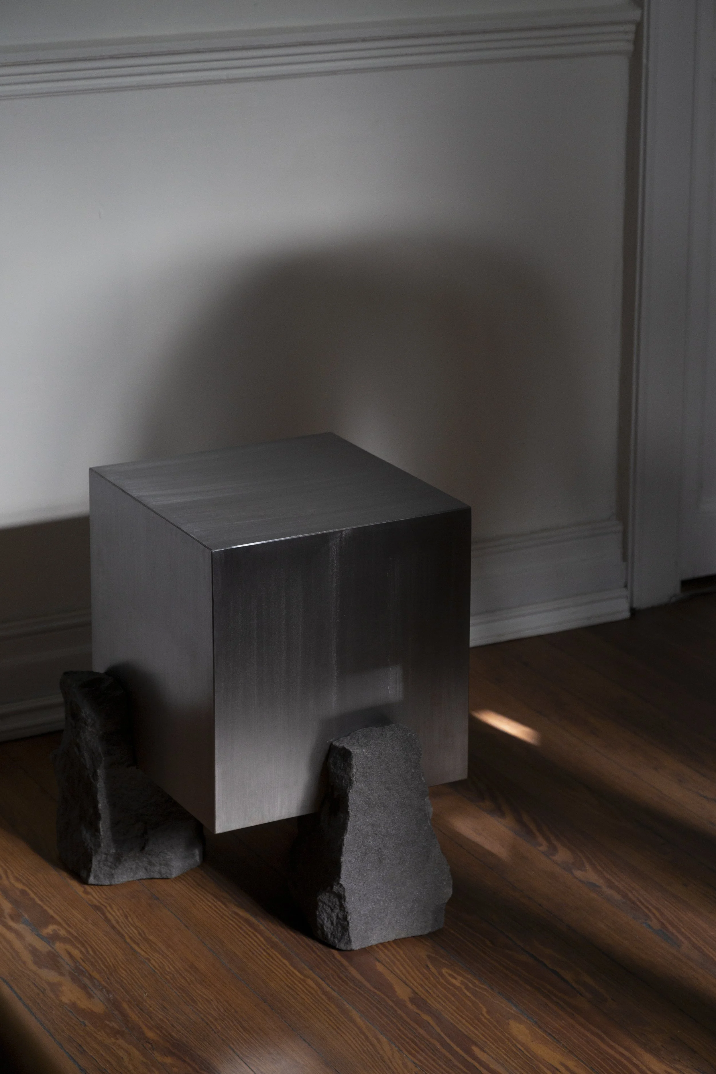 Studio H. Fernández, Primario Side Table Basalto Collective 03.jpg