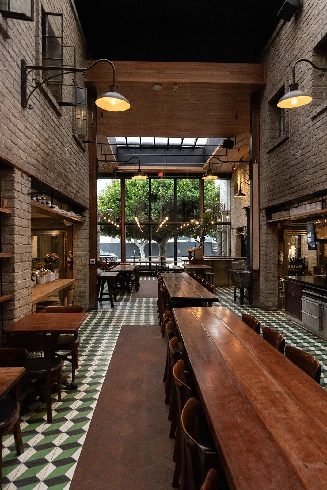 2/2 (insert caption on historical significance of the main dining room at Republique)
