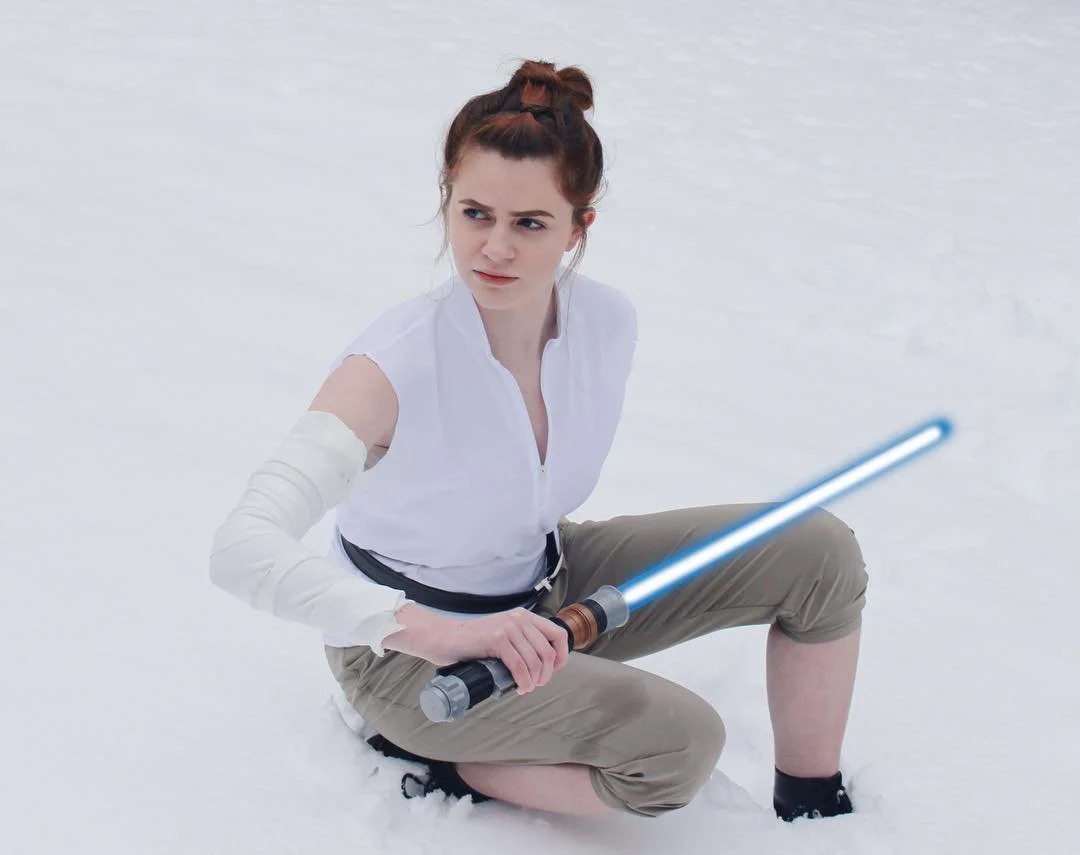 Rey from Star Wars costume - clothing modifications, hair styling