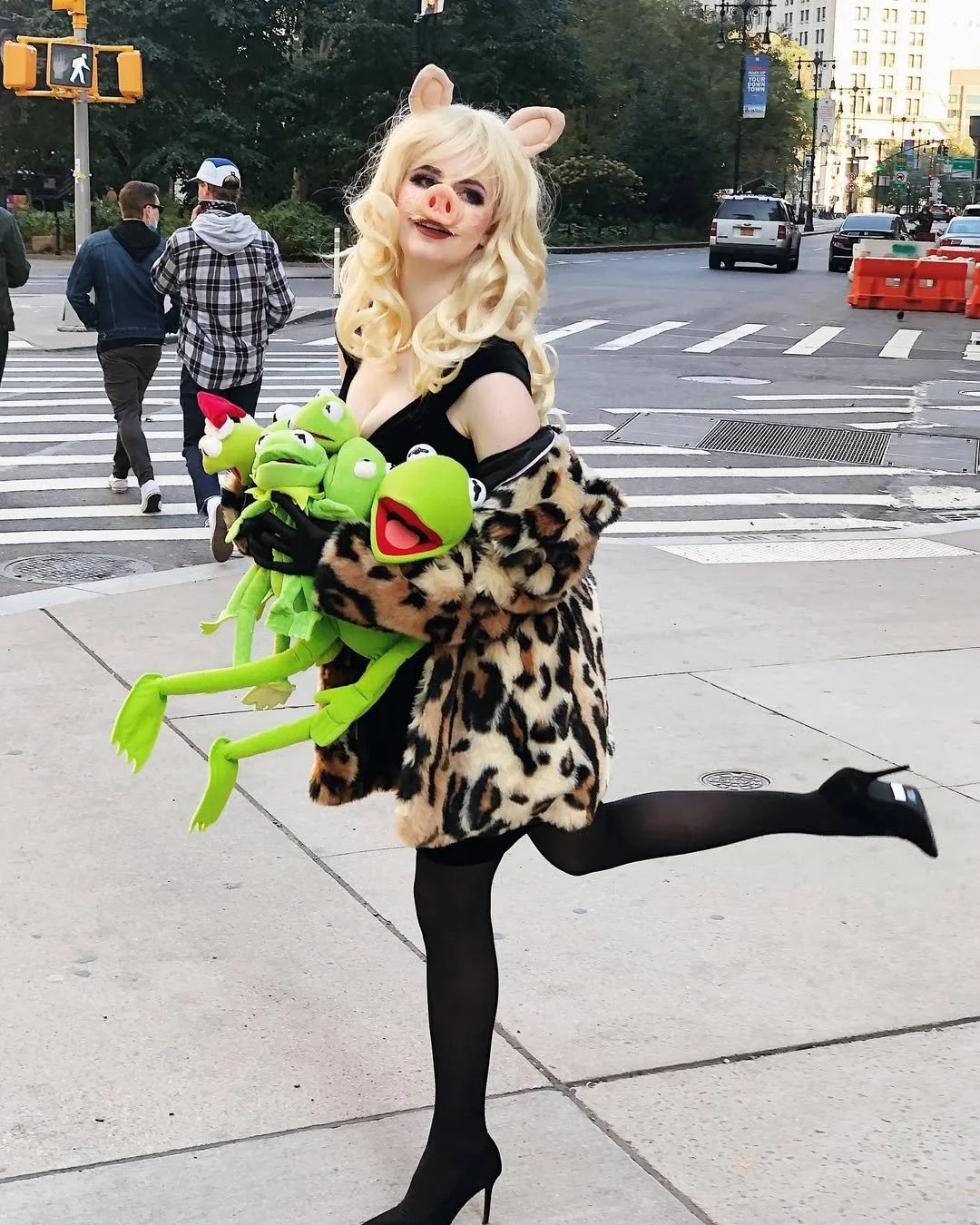 Miss Piggy costume - Wig styling and prosthetic makeup