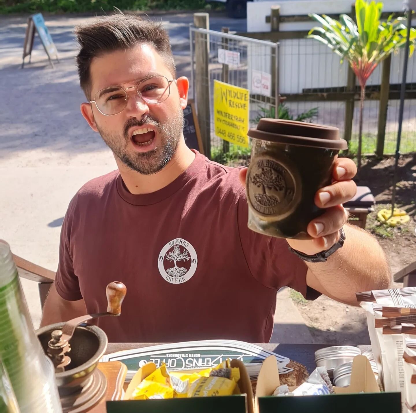 🤯 What did you say 🤔

If you bring your own cup, you get 10% off, you reduce your waste and the coffee taste better ♻️

Saving the planet, one coffee at a time 🙏

You could even buy one of our own unique @box.ho.pottery Bo Beans Pottery Keep Cups 