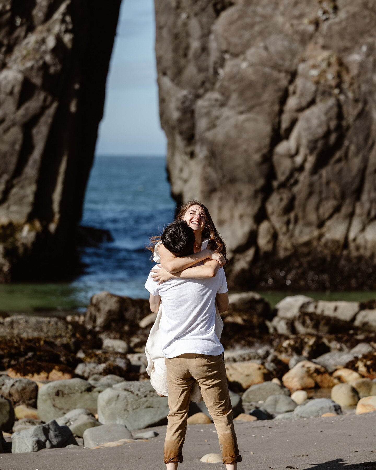 Like this beautiful couple, I am still smiling from ear to ear from the fun l had last weekend at the Seattle Wedding Show! It was amazing meeting so many cool couples. From big weddings to elopements, I couldn't stop smiling hearing their plans. I c