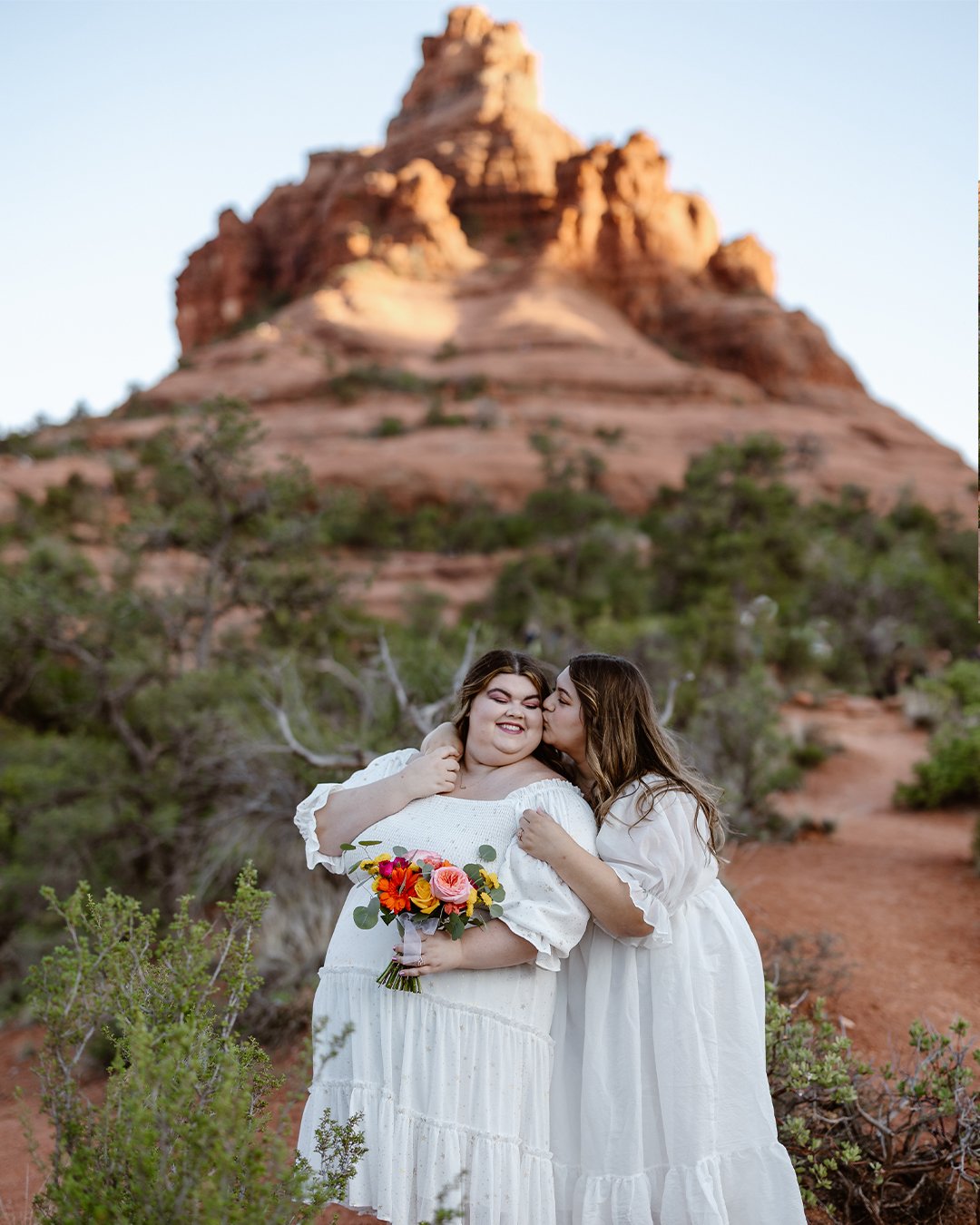 So excited to share these stunning photos with one of the sweetest couples I've met in one of Sedona's most beautiful locations! Each time I see a new place in Sedona makes me seriously want to spend more time in the desert.
.
.
.
#sedonaelopement #s