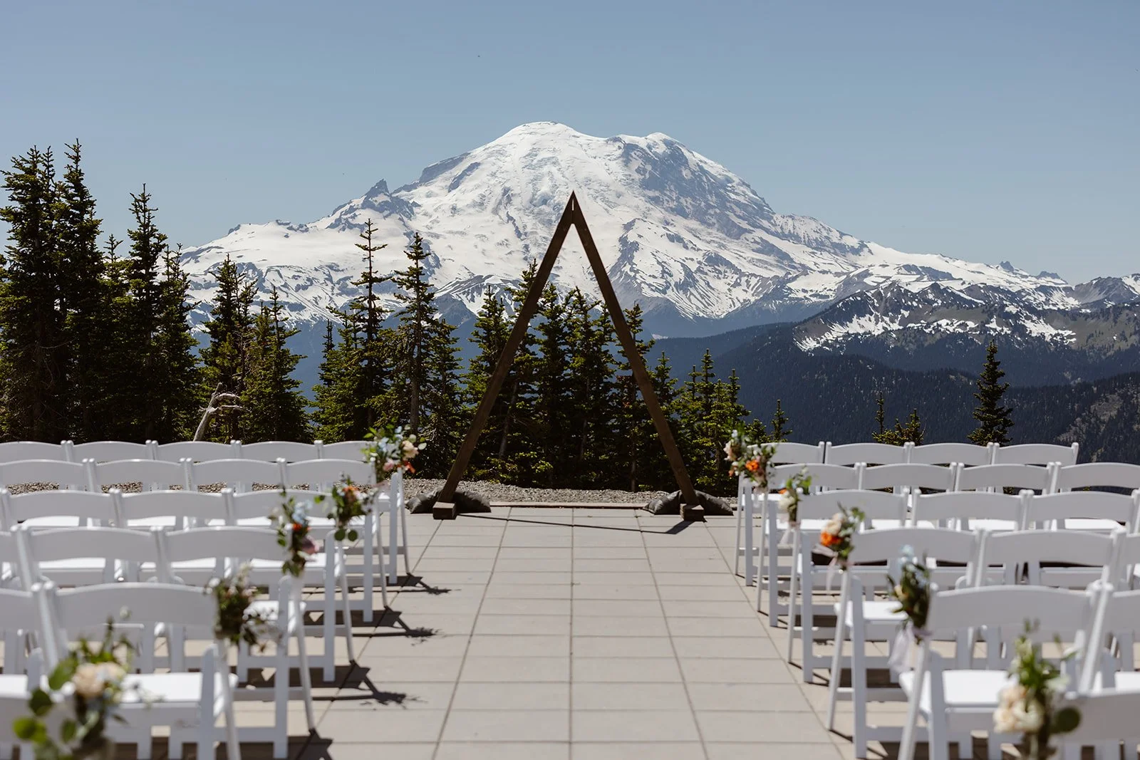 photo of mount rainier for ceremony at the top of mountain for couple's wedding