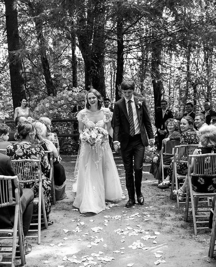 How many guests should I invite to our wedding? The answer is: it depends! ⁠
⁠
Because this is a highly personalized answer, here are a couple of questions you and your partner need to ask yourselves to get to your magic number to find out how many g