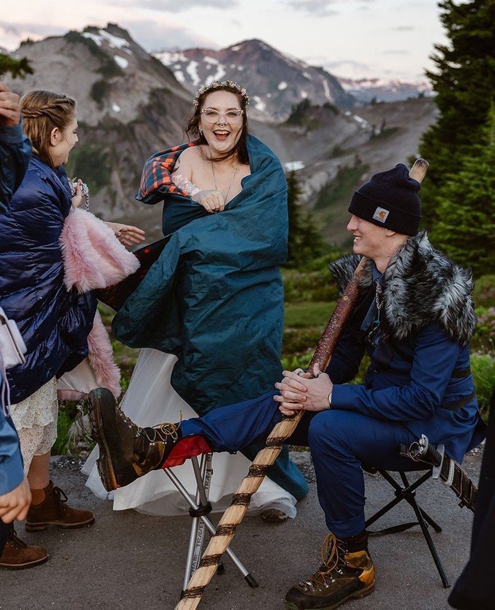 Having your elopement in North Cascades National Park or Mount Baker is an amazing idea. It is one of the most beautiful places in the state, and the high mountain peaks of the Cascade Range are unrivaled in their beauty. Here are 3 things that you s