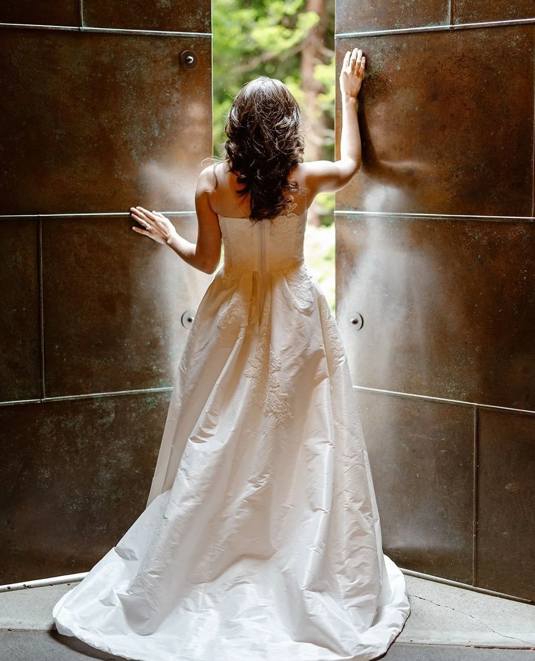 Call me a hippie, but I think photos look better on paper than on a phone screen.⁠
⁠
When I edit the photos from your wedding day there are many things that I think about. Does their skin tone match in all of the photos? Are there exit signs in the b