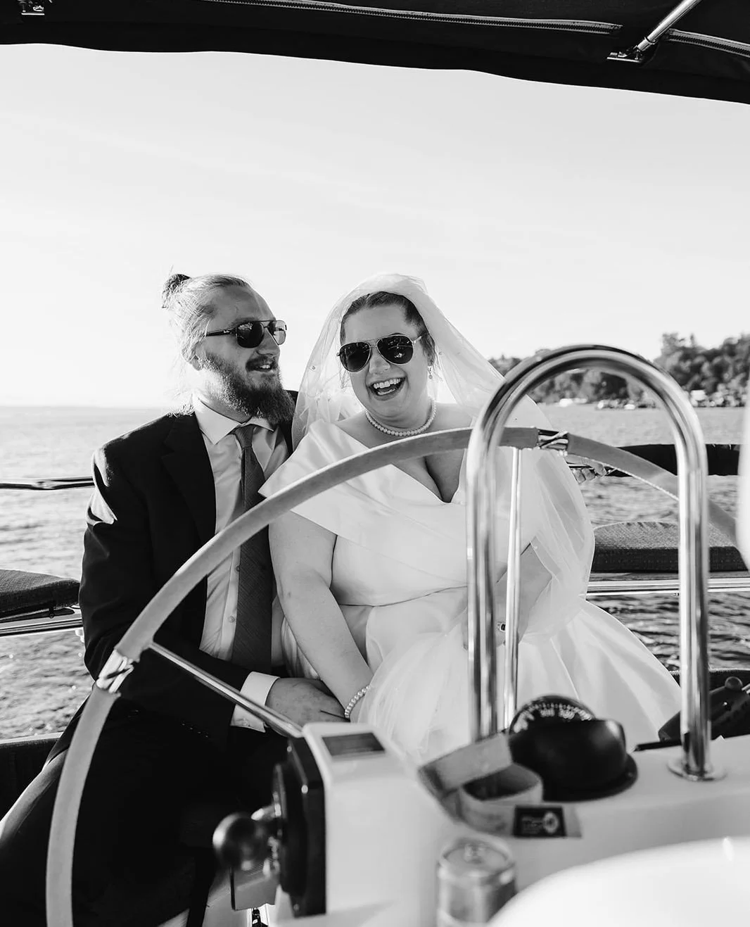 Want a unique wedding venue? Have your wedding on a boat! As wedding venue costs begin to rise for weddings throughout Washington and the US, having a boat wedding is becoming more and more popular. Many couples are seeing ways to save on costs by re