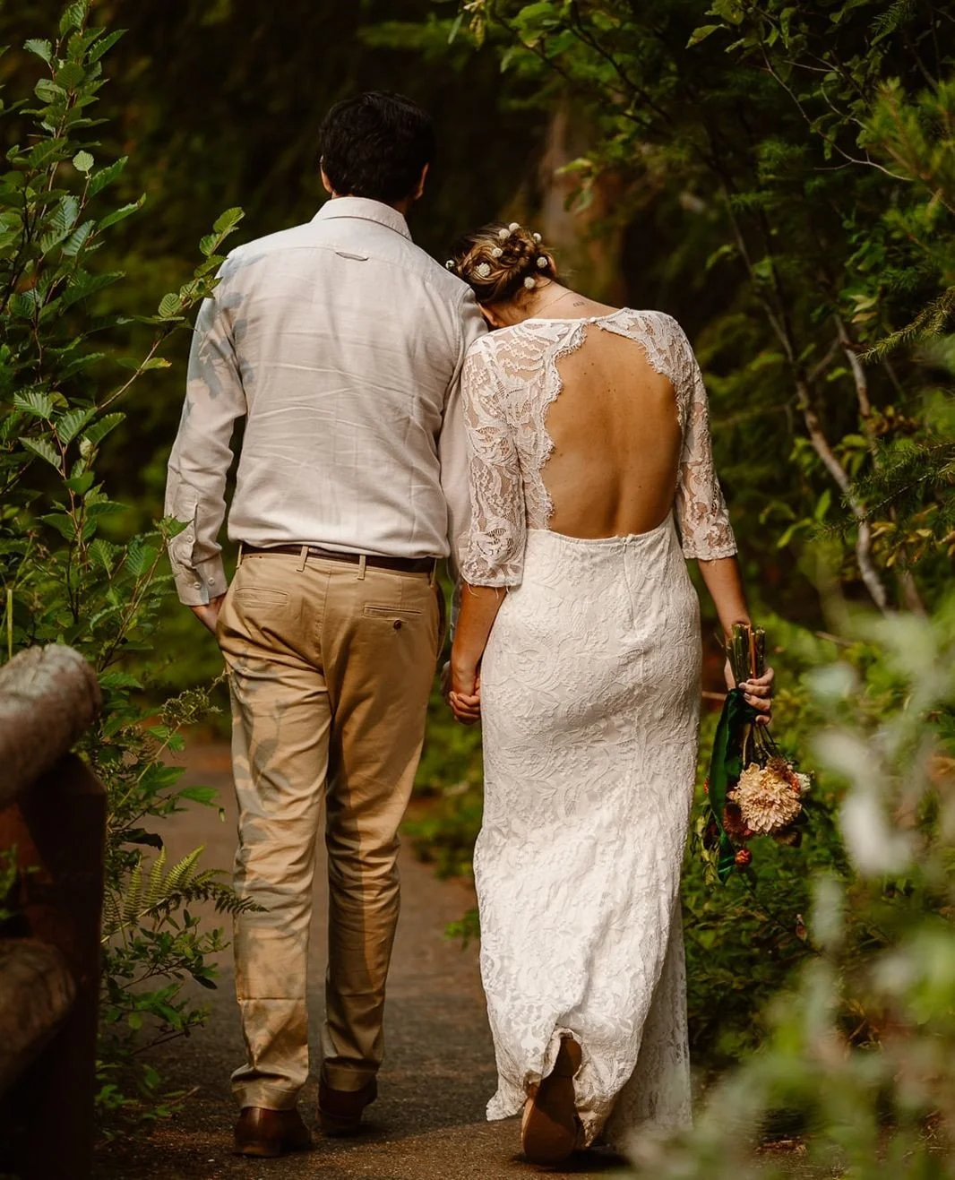 Saying your vows at sunrise is one of the most special feelings, and having a sunrise elopement is possible if you are willing to wake up when most people are just getting to bed and hike in the dark.⁠
⁠
Nothing beats a pink mountain as the backdrop 