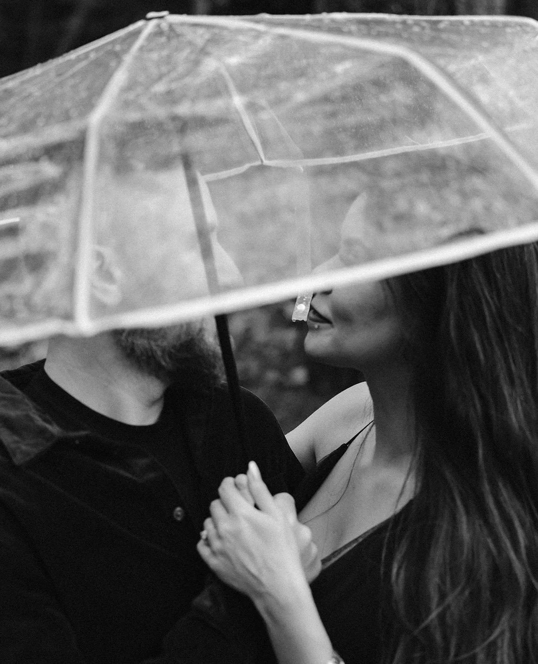 Seattle is one of the most beautiful places to get engaged and get some stunning engagement photos in! From the stunning Puget Sound, views of Mt Rainier, and the Olympic mountains, there is beauty everywhere you look. Here are my top 5 locations to 