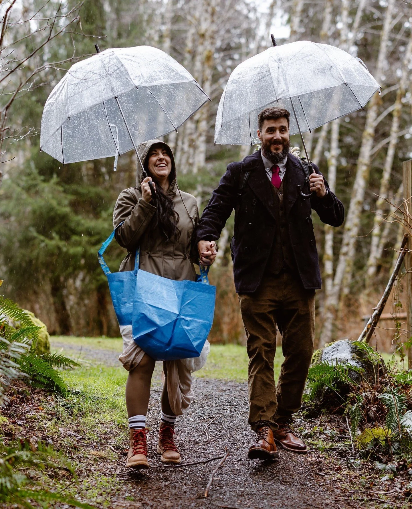 As beautiful as Washington is, it&rsquo;s best to be prepared for unpredictable and unexpected weather! Even if you&rsquo;re planning on eloping in the middle of August, the weather (especially up in the mountains) can be especially unpredictable. ⁠
