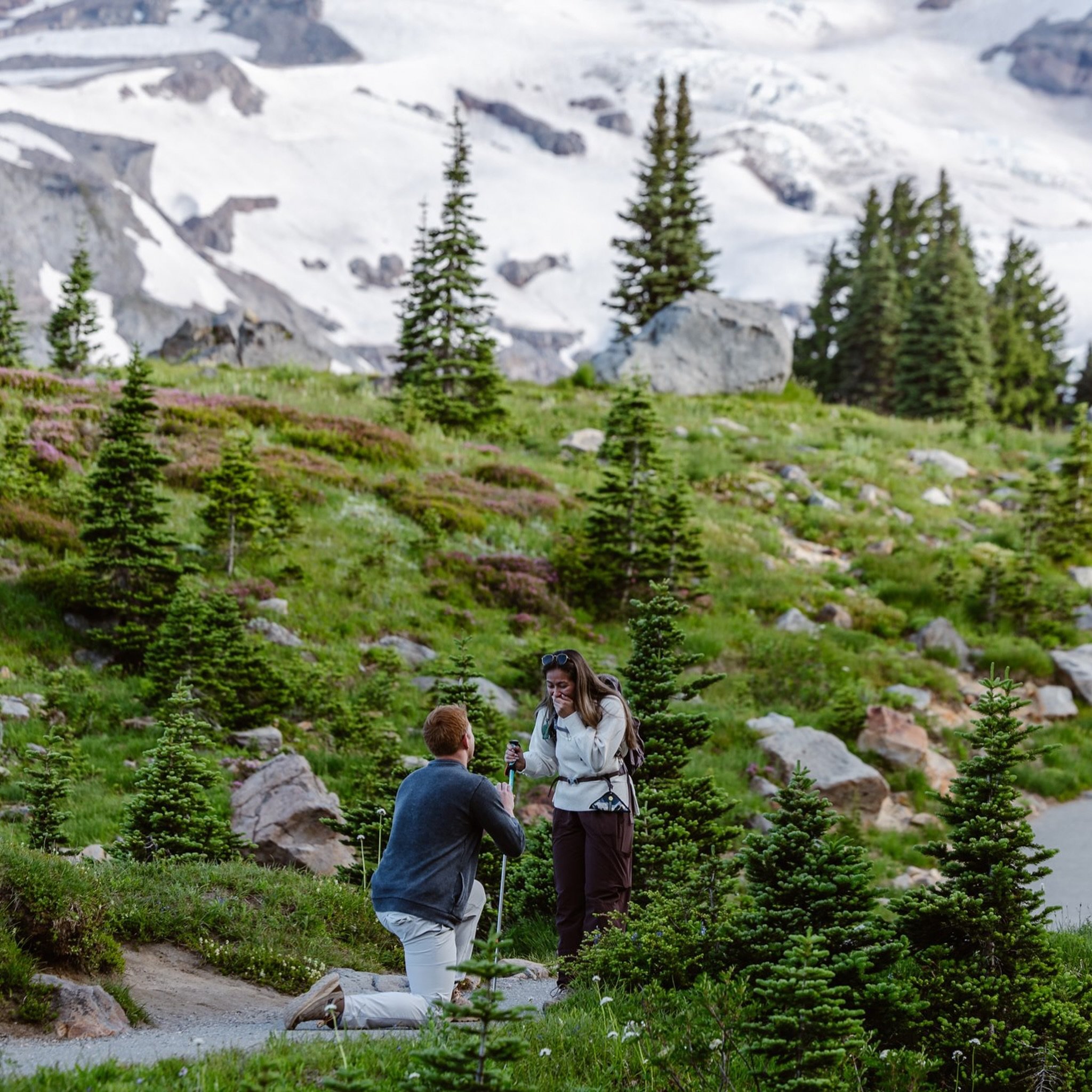 Mother Nature showed up for yesterday&rsquo;s surprise proposal at Mount Rainier! 🐻🐐🗻I had so much fun getting to know these two and their friends and getting to have captured such a special moment!