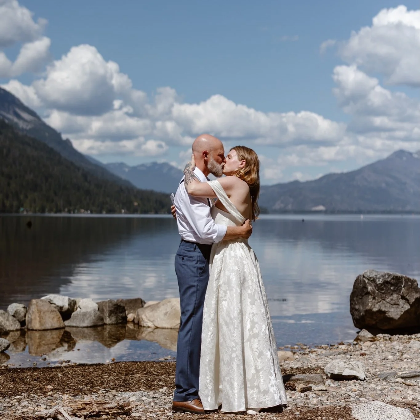 This week has been the busiest of weeks 😅 2 incredible elopements and a wedding to finish out the week. I have so much to share soon but for now off into the editing trenches I go! Here&rsquo;s a few sneak peeks from Monday&rsquo;s elopement with th