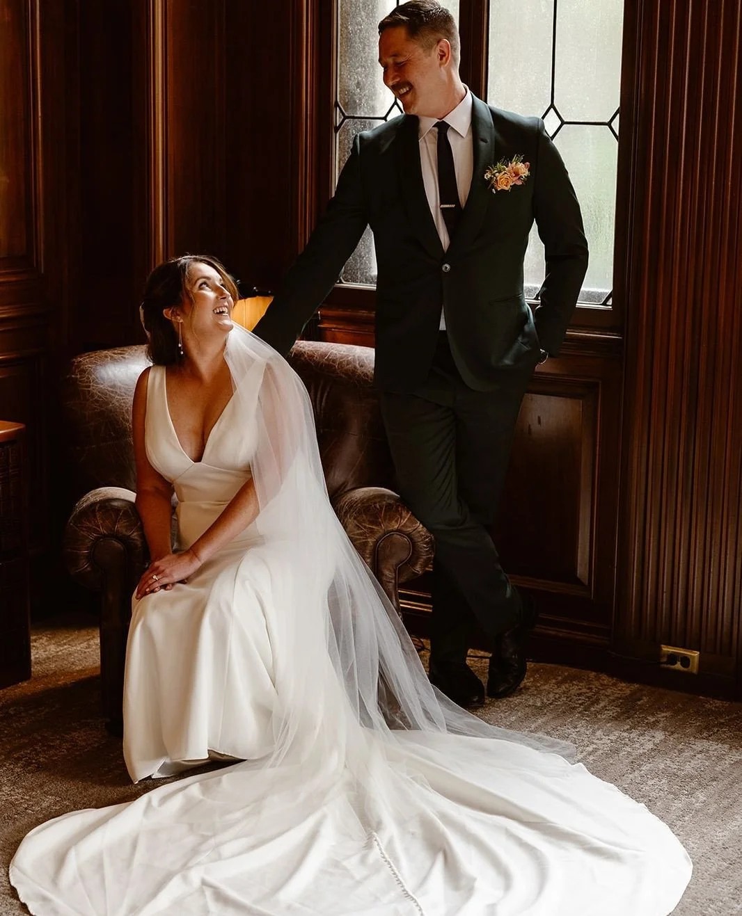 Getting ready with your wedding party is one of those moments that sounds simple but consistently ends up being some of the most genuinely fun parts of the entire wedding day.⁠
⁠
I've walked into getting-ready rooms to find the bride and all her atte