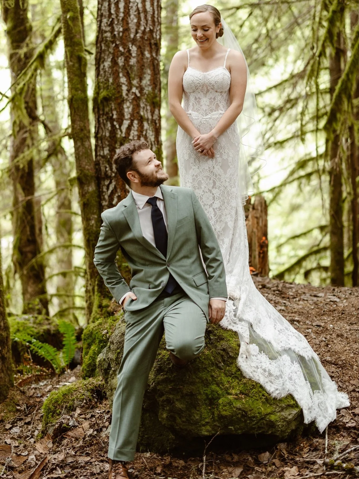 I&rsquo;ve been driving to all the national parks recently making it for a bit of a busy past couple of weeks but I had to share some photos from this Mount Rainier elopement from last week. This couple was awesome and I had such a great time capturi