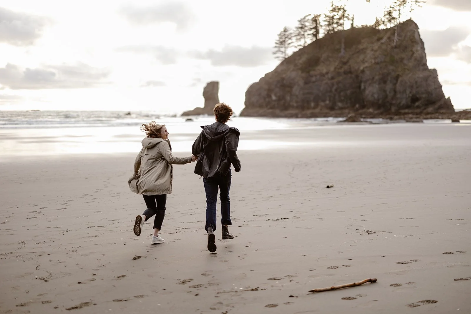 What to Wear for Stunning Engagement Photos in Washington & Across the PNW