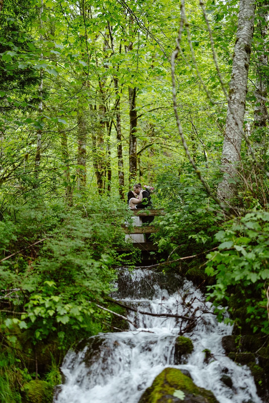 micro wedding couple kissing by rattlesnake lake for their micro wedding in washington