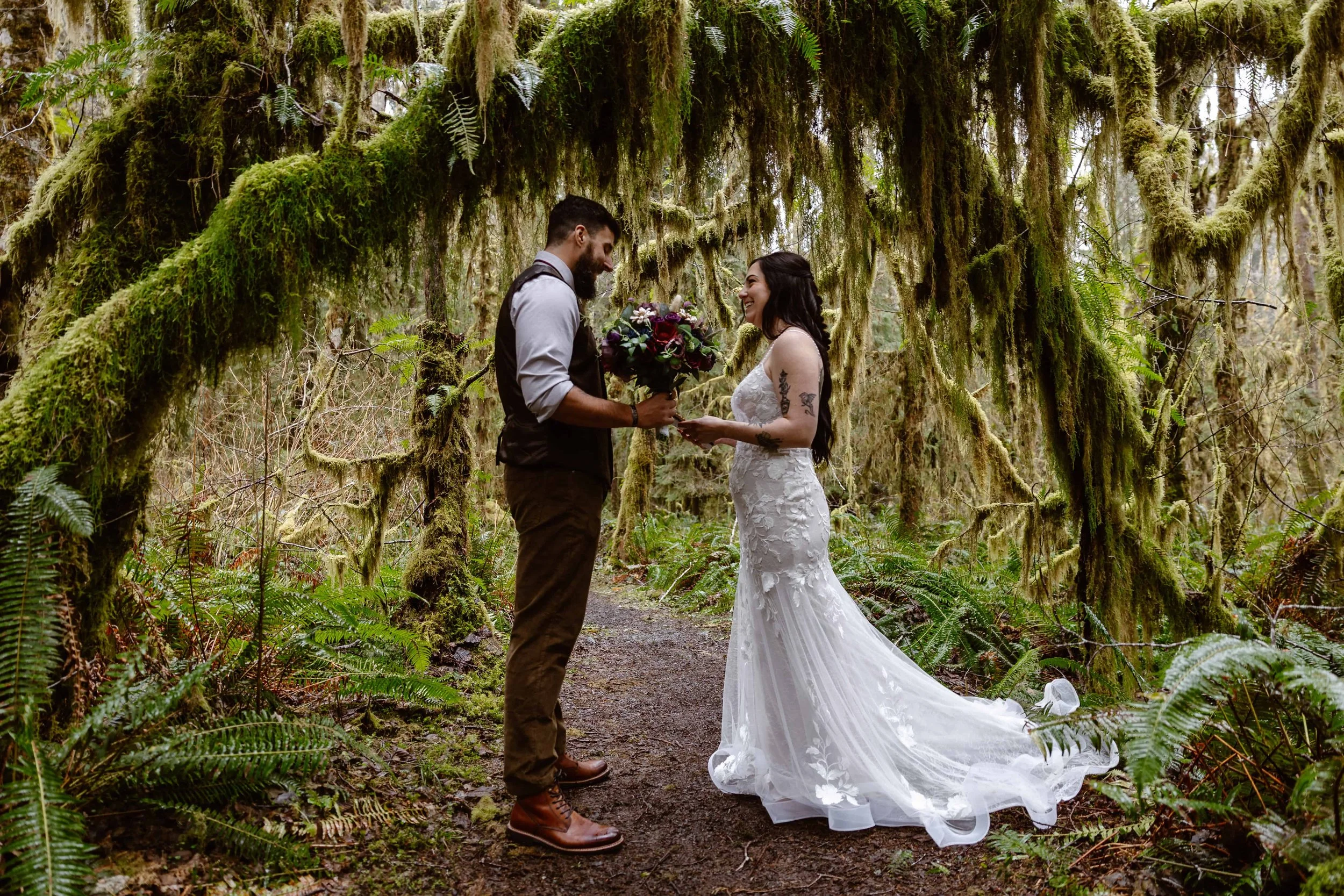 washington couple reading their vows for their washington wedding in the spring