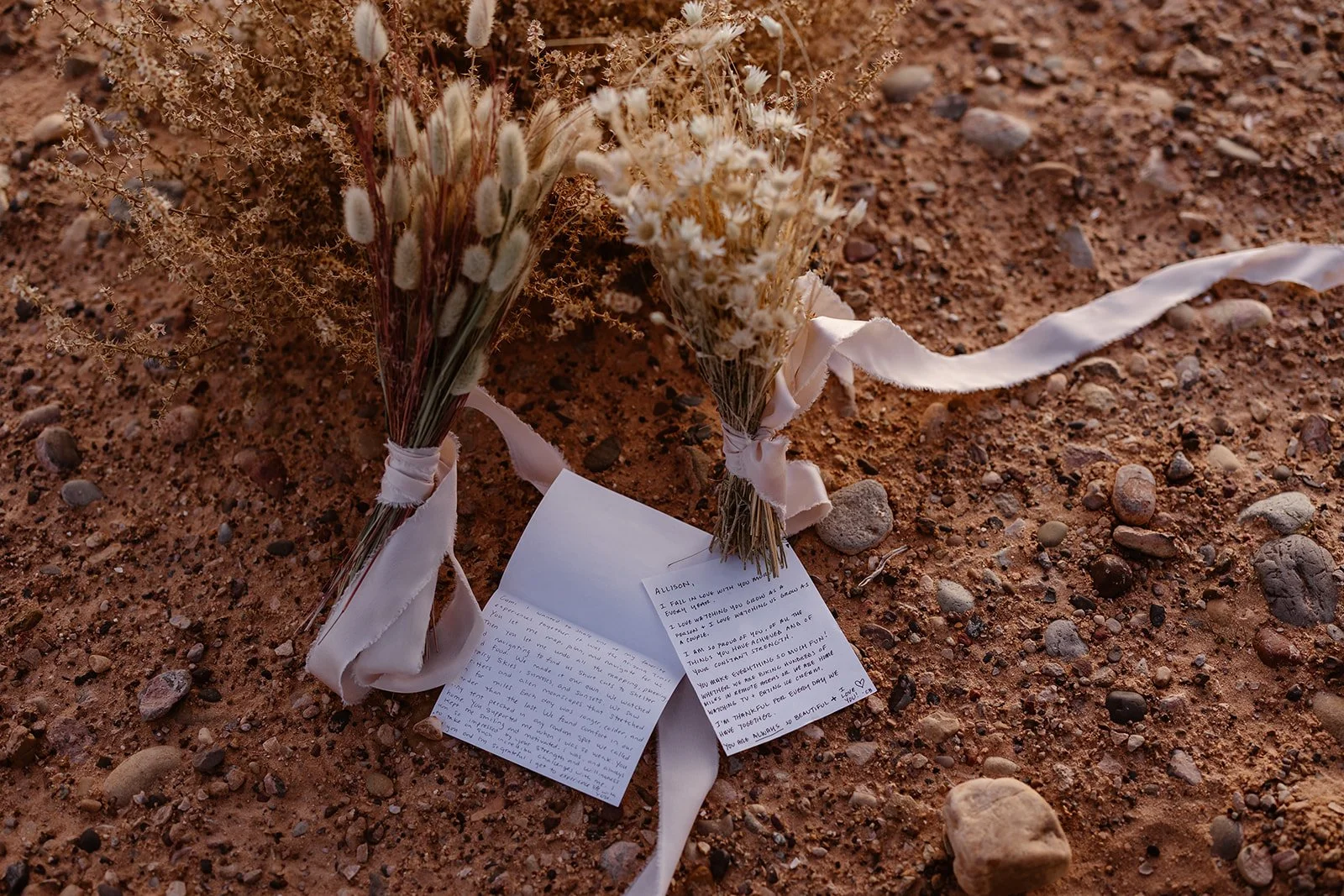 detail shots of couple's arizona elopement at lone rock in page