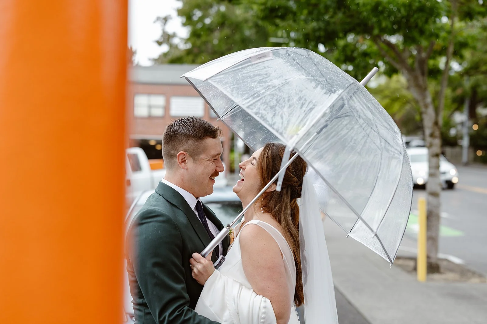 washington wedding couple smiling in the rain for their wedding