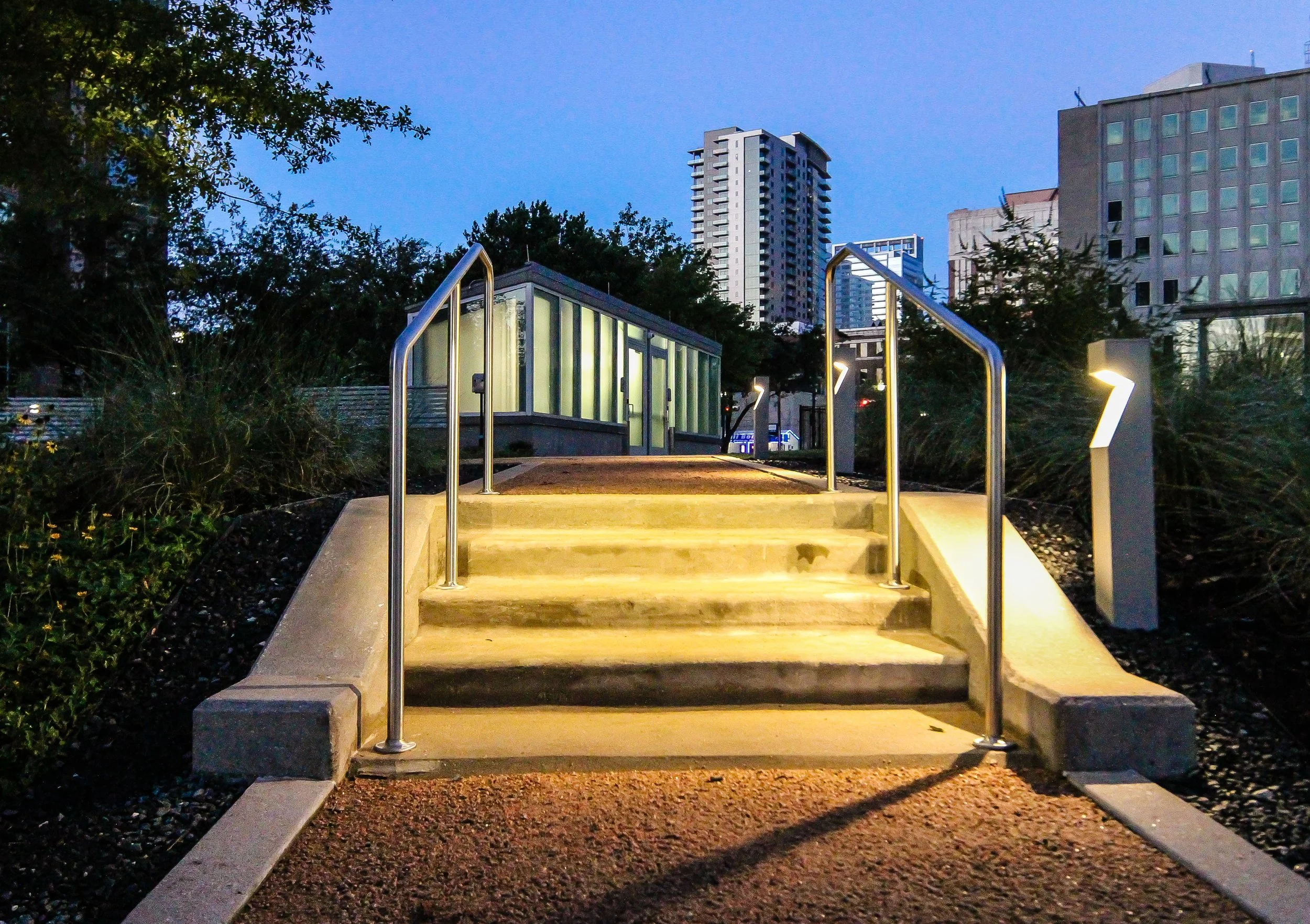 ComFLeePlaza19.jpg