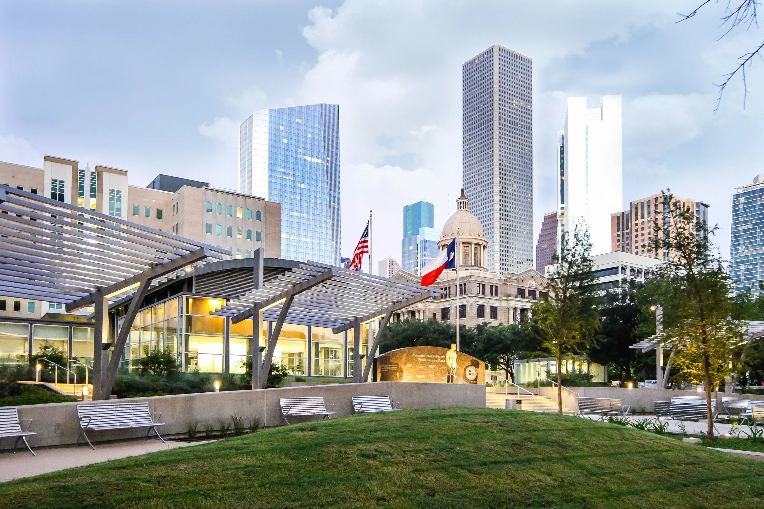 ComFLeePlaza1.jpg