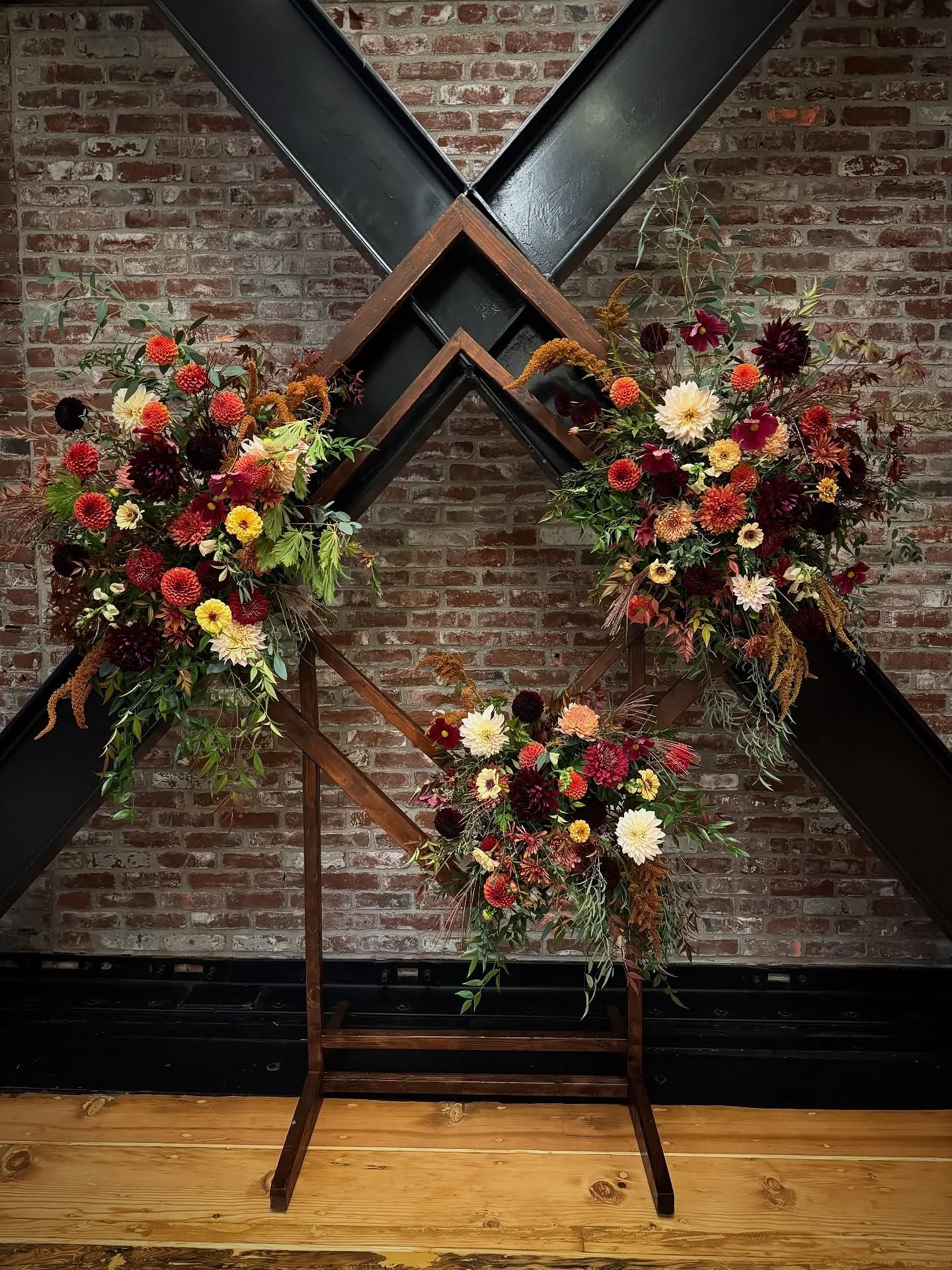 Carson + Edward 🧡 I did my first big wedding at the @ecotrustevents space and it was a lot of fun! (And work!) Can&rsquo;t wait to share more photos! 

Thanks @frankies__flowers  @julesinportland  and @pollinateflowers for your stellar help on vario