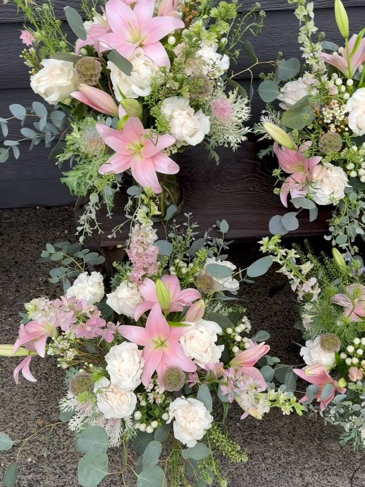 FloraWood subscribers get a dose of sweetness on a dark and rainy January day&hellip;🤍

#floralsubscription #floralsubscriptions #portlandflorist