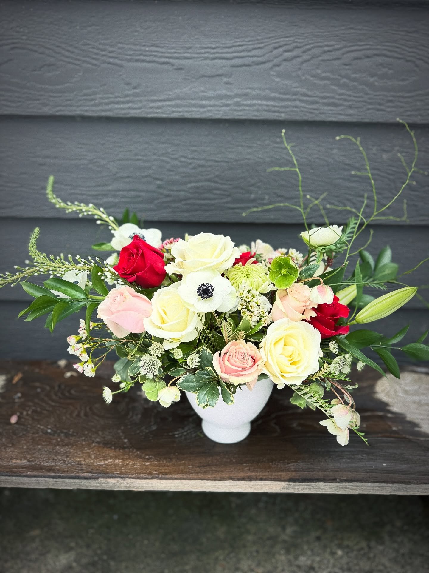 Attention all lovers! Our Valentine&rsquo;s Day flowers are available for pre-order! Click on link in bio to order, easy peasy. Or send the link to someone as a hint. ❤️ Closing orders Feb. 8th!