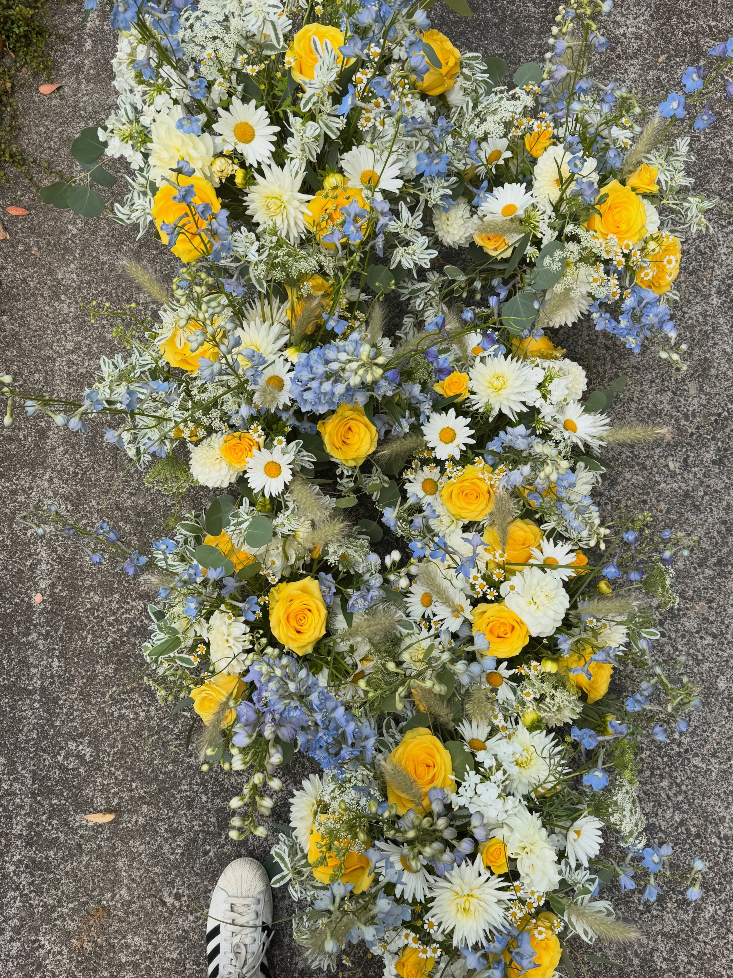 This week&rsquo;s subscription flowers felt very Americana. Just enough time for a few overhead shots before delivery, trying to beat the heat! 

Oregon wildfire smoke is making for some eerie, beautiful light. Stay safe, everyone!