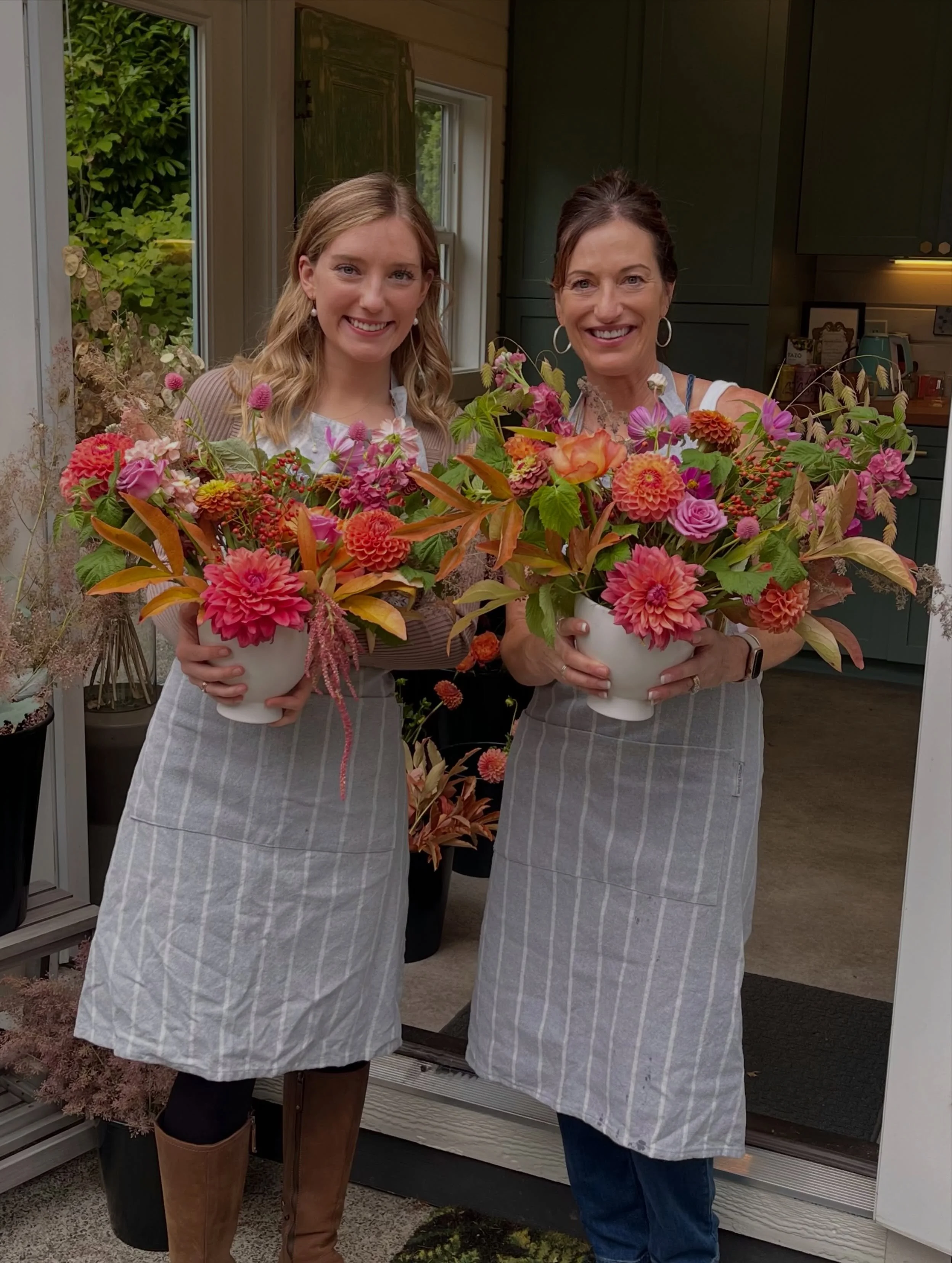 Autumn Centerpiece Workshop! 🍂✨
Saturday, September 26th, 10:30 AM &ndash; 12:30 PM

Celebrate the first week of fall and the Autumnal Equinox with us! Learn to craft a gorgeous seasonal floral centerpiece featuring peak-season dahlias. FloraWood al