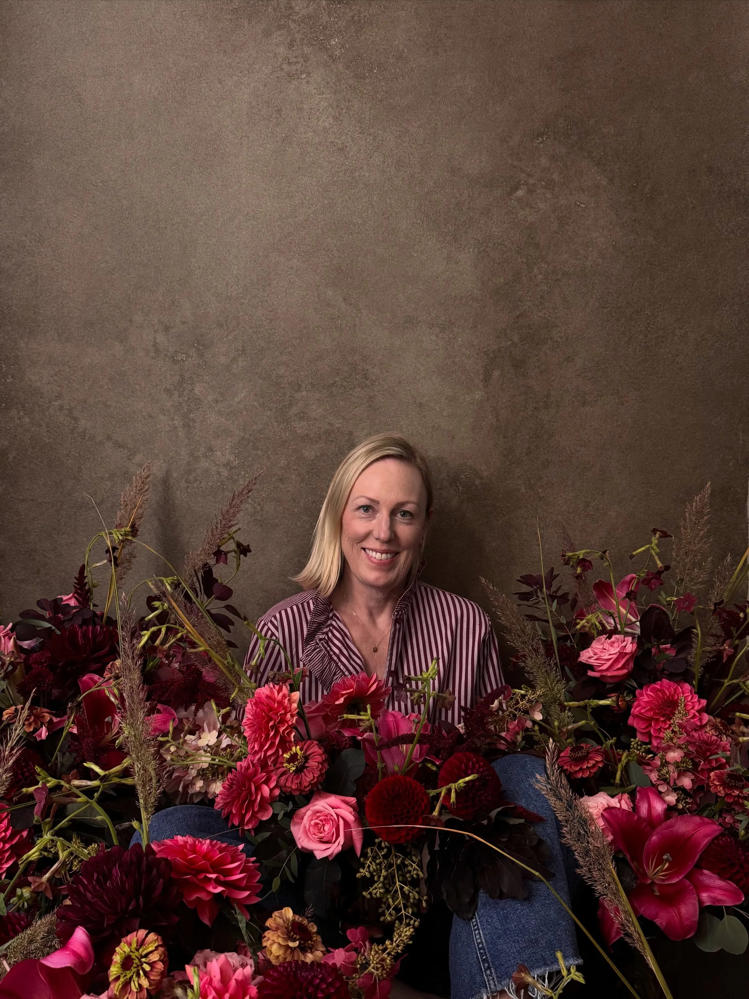Been up to my ears in flowers this week&mdash;literally! 🌸

First up, flowers for the @riverdaleptc Ladies' Stag event with an "Iconic Moms" theme. We went with a striking palette of burgundy and pink.

Next, a gorgeous jewel-tone palette 