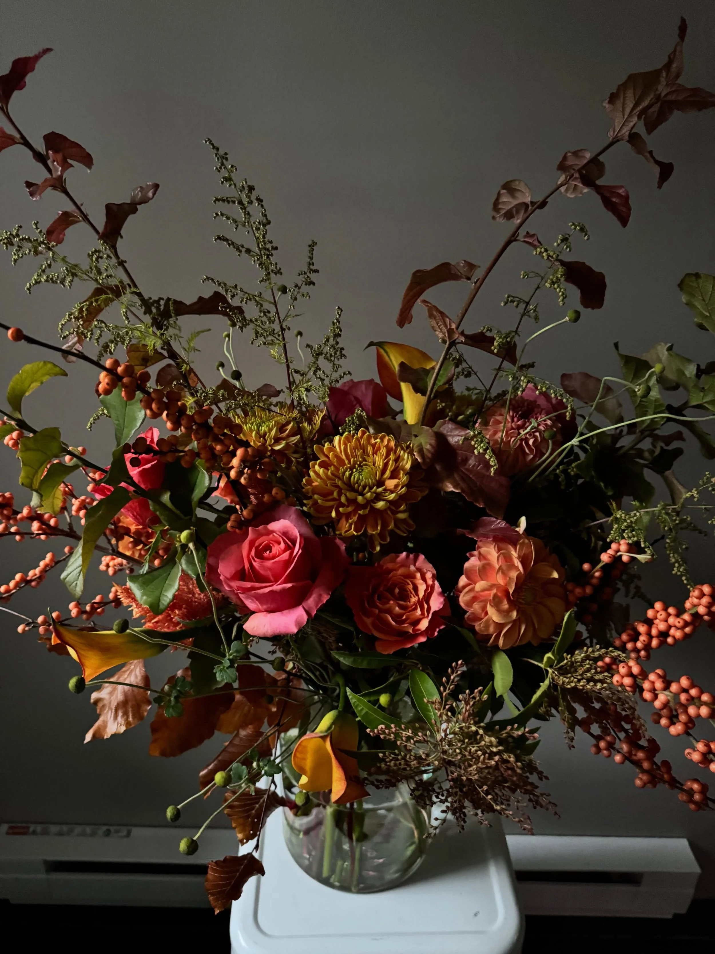 Some not-so-spooky autumn arrangements I&rsquo;ve created for clients! 🍂✨

If you&rsquo;d like a custom arrangement for Halloween week/weekend, please send a DM or email by 10/26!

Must be the season of the witch&hellip; 🧹✨

📍 Portland and Lake Os