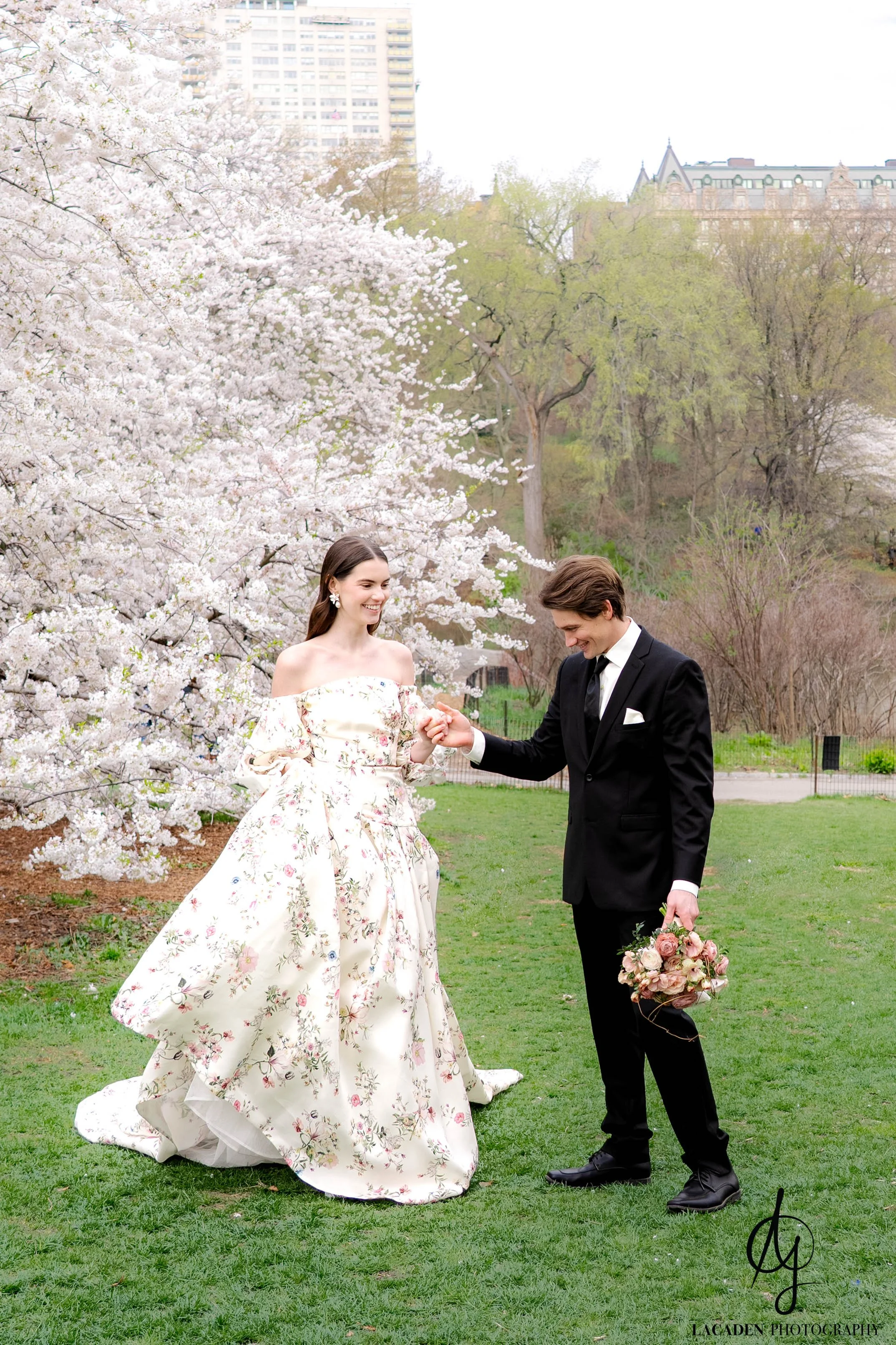 Central Park couple photos with sakura Lacaden Photography