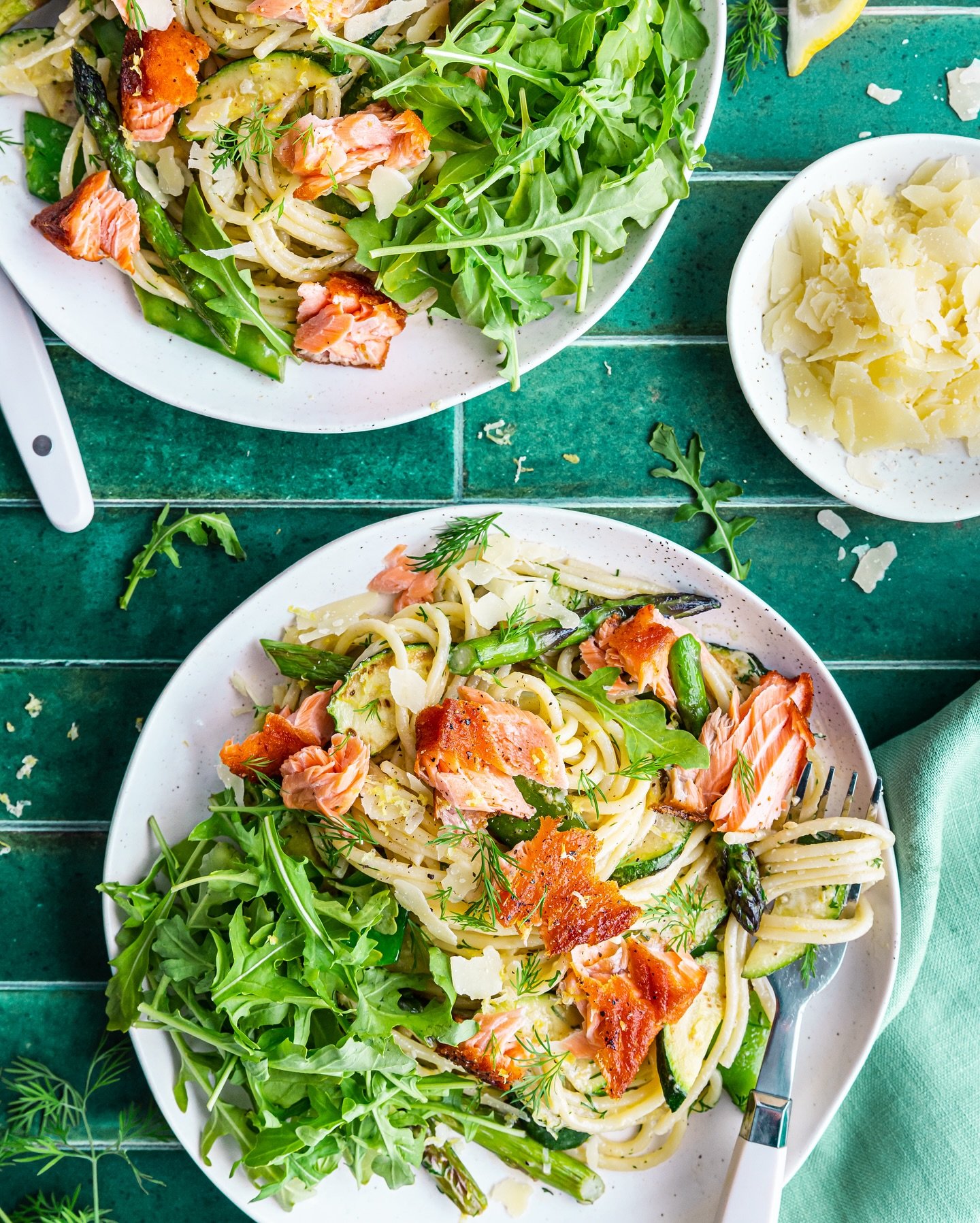 RECIPE: Zesty Summer Spaghetti with Salmon // A satisfying lemony creamy pasta loaded with greens and balanced with protein ticks all the boxes.⁣
⁣
Ready in under 25 minutes, you can cut your cooking time down further by using pre-cooked hot smoked s