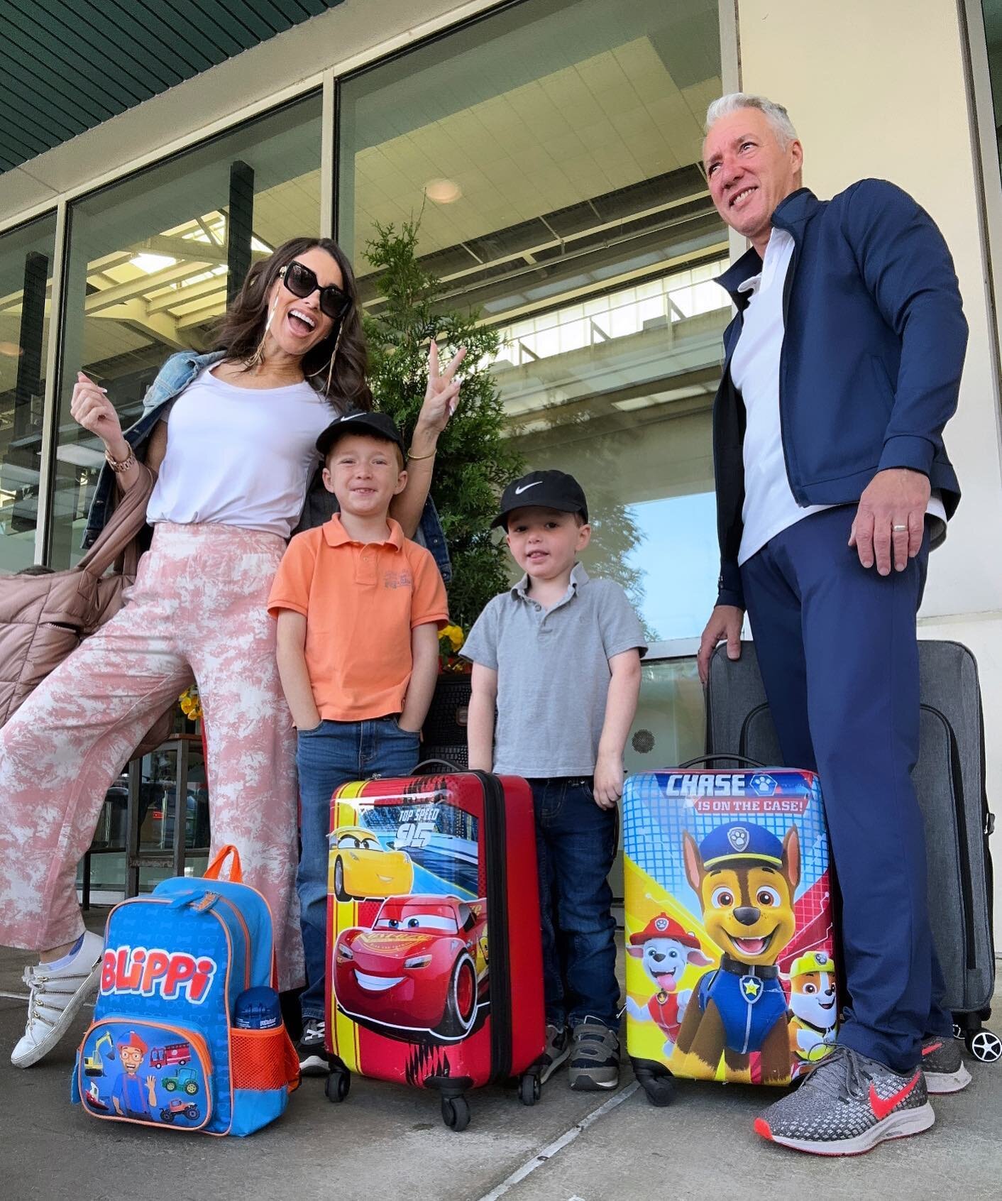Hess Family takes AZ&hellip; lezzgoooo!!! 🌵🏜️ Wheels up to the @jwdesertridge &mdash; we&rsquo;re planning on dining at @tiacarmenphx, floating on the lazy River at the property&rsquo;s #AquaRidgeWaterPark and experiencing their new Wellness Suite 