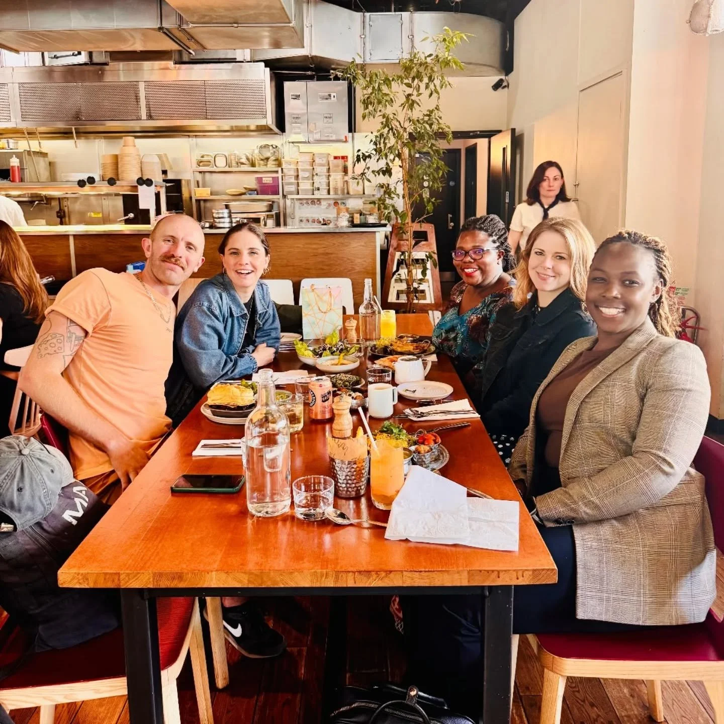 At RootsMove, we're incredibly grateful to have a steering committee made up of people dedicated to ending homelessness amongst refugees.

If you share this vision, please donate via the link in our bio.

#HomeStartsHere #RefugeesWelcome #Homelessnes