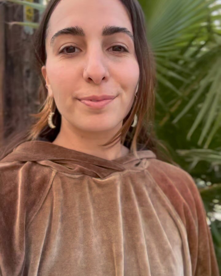 Meet Sophia @avraveda | 🌞Joining us as a core instructor for the Los Angeles cohort of our 2024 Herbal Certification, we are thrilled to host Sophia on our amazing staff!

🌸

Sophia (she/they) emerges as a dedicated student of the cosmos, intertwin