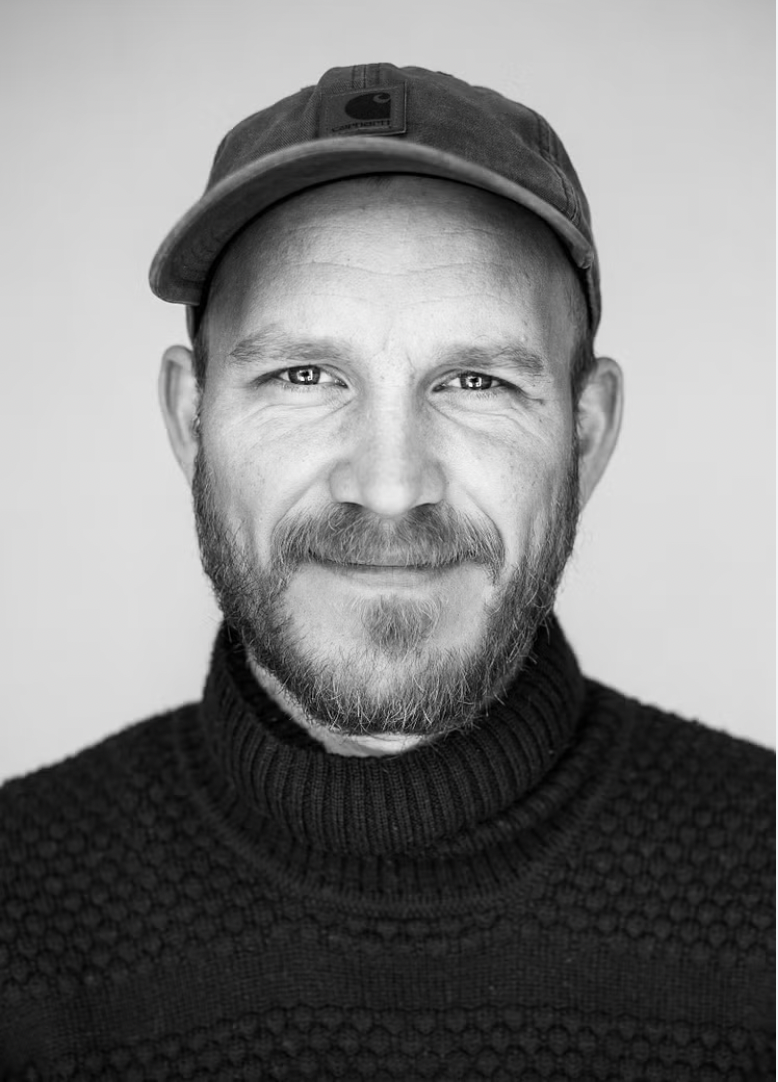 Kunstner- og designbesøg | Kasper Kjeldgaard – lys, ru og blank // følg arbejdet live i Glas VÆRKSTED
