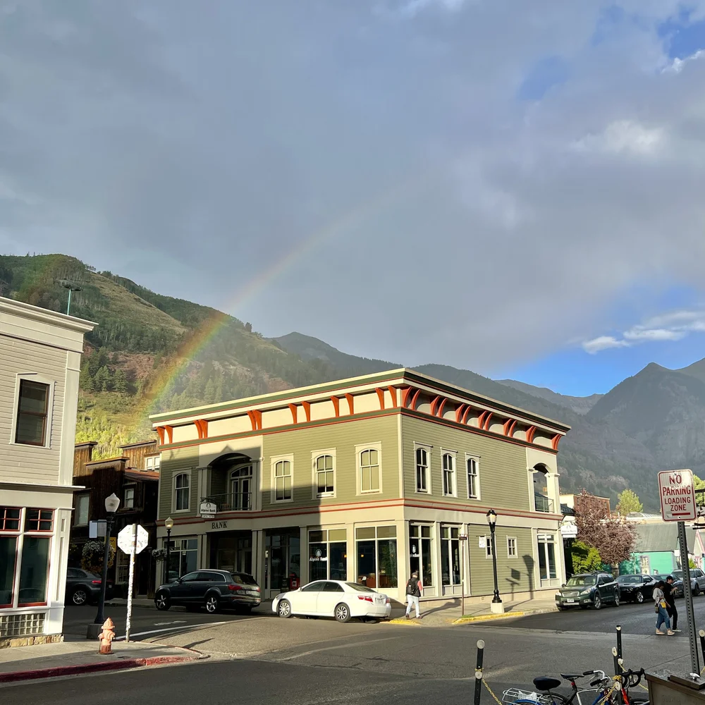 IMG_4580_rainbox_square.jpg