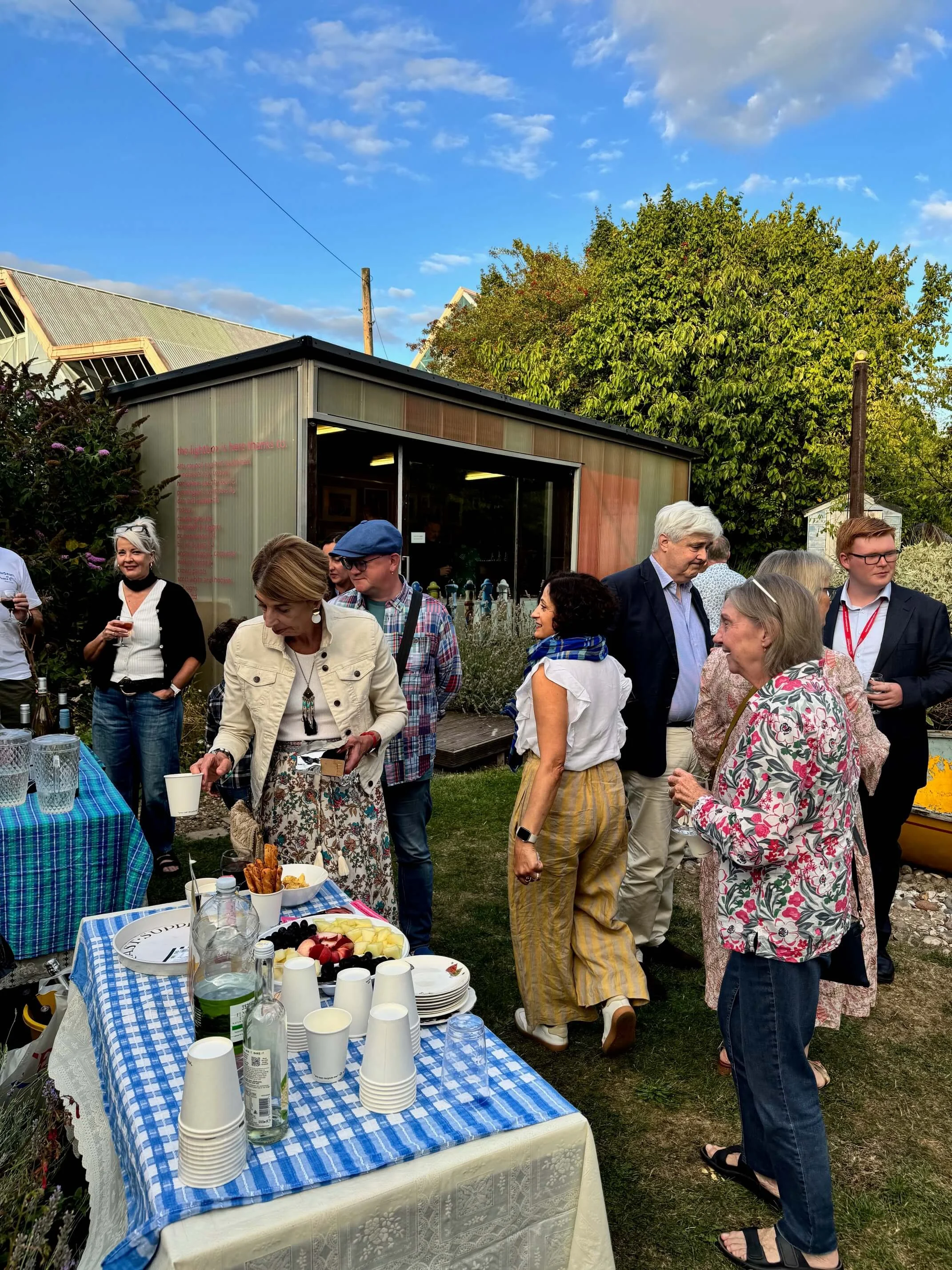 visitors-studio-garden-winchester-summer
