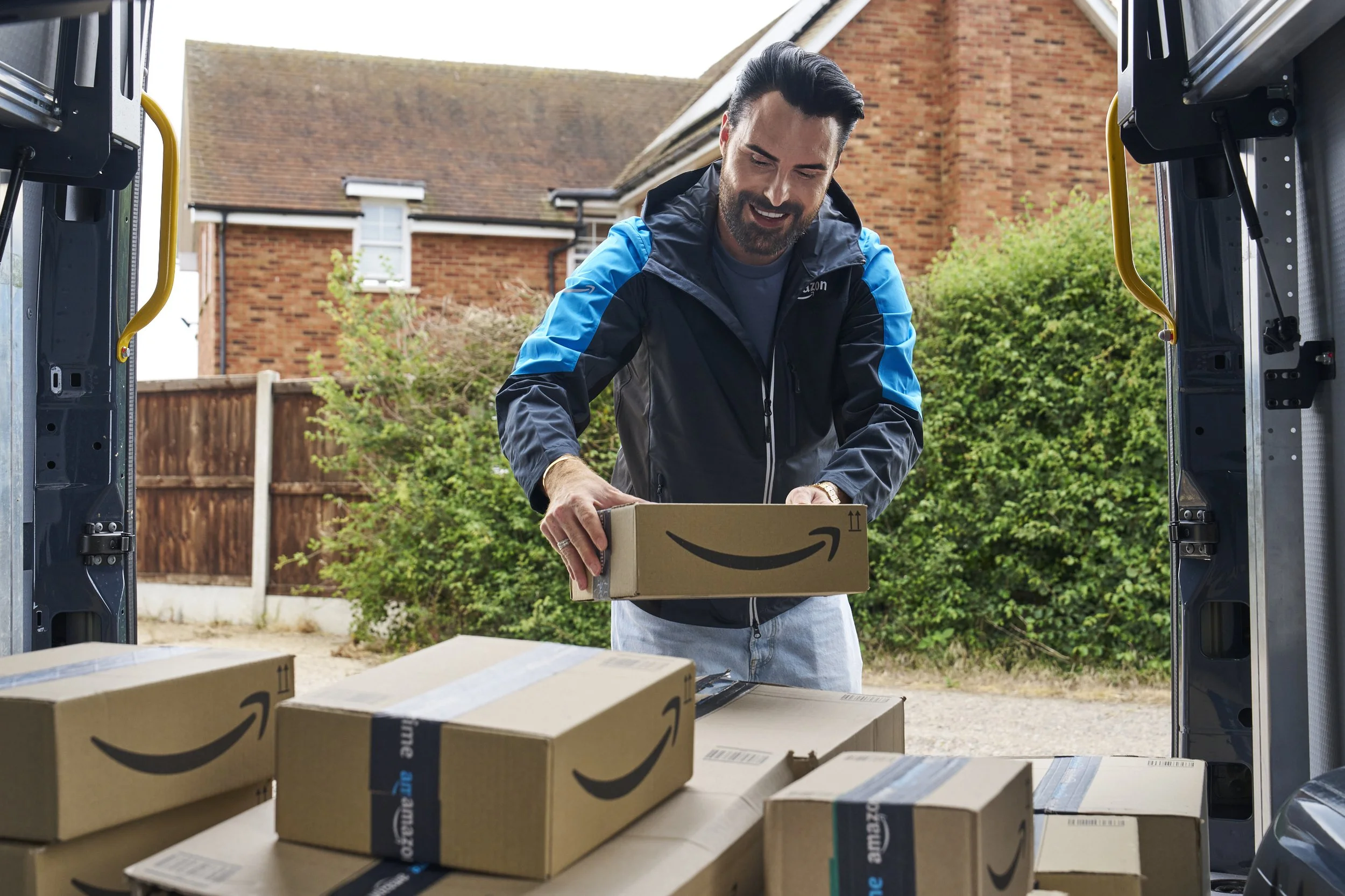 26.06.01_AMAZON PRIME_RYLAN_UNLOADING_643.jpg
