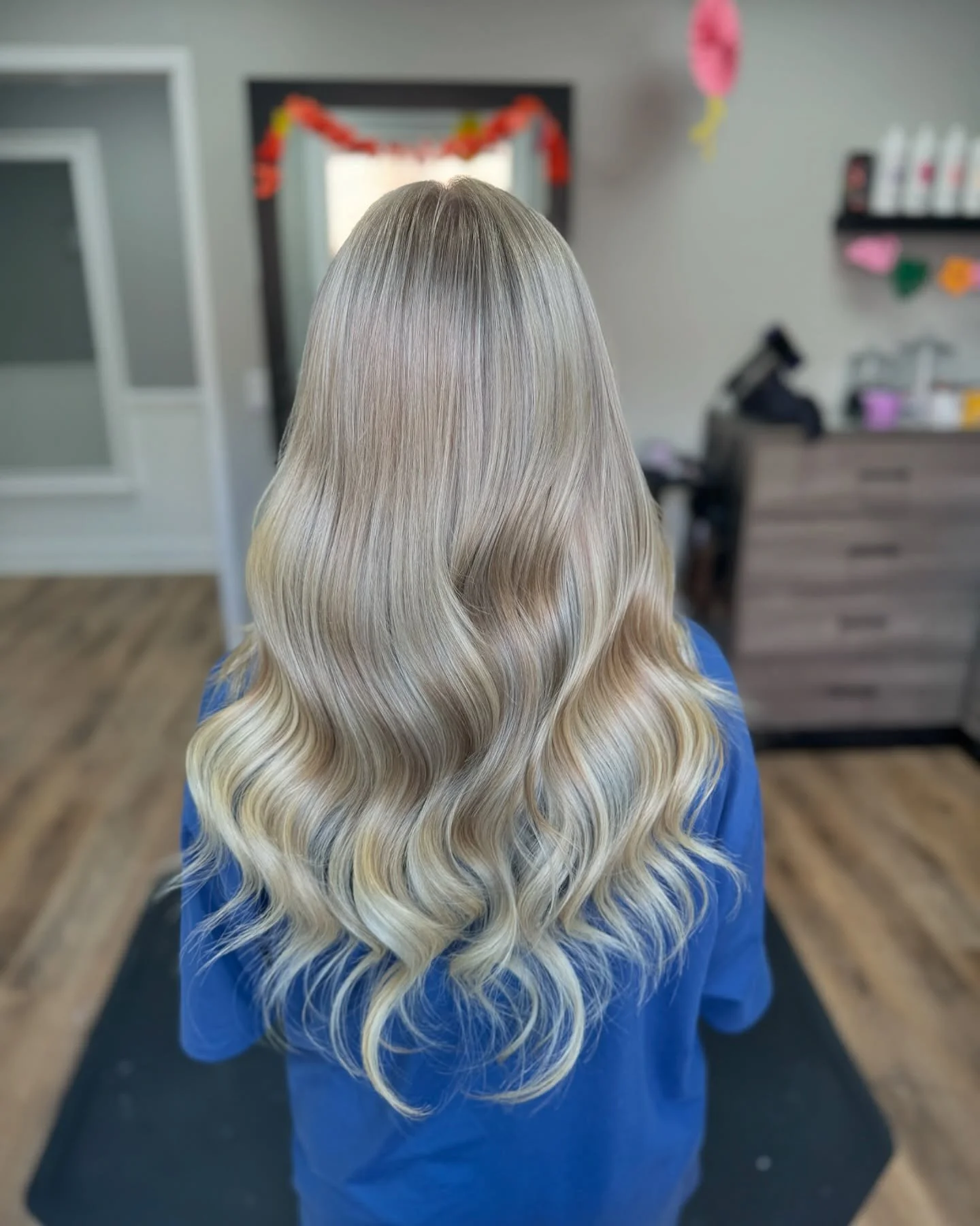 💎Full Blonding &amp; 3 Row Extension Install💎
&bull;
&bull;
&bull;
&bull;
&bull;
#bellami #bellamihair #bellamiextensions #bellamihairpro #bellamihairextensions #bellamipro #redken #redkenshadeseq #redkenflashlift #redkenflashliftbonderinside #moke