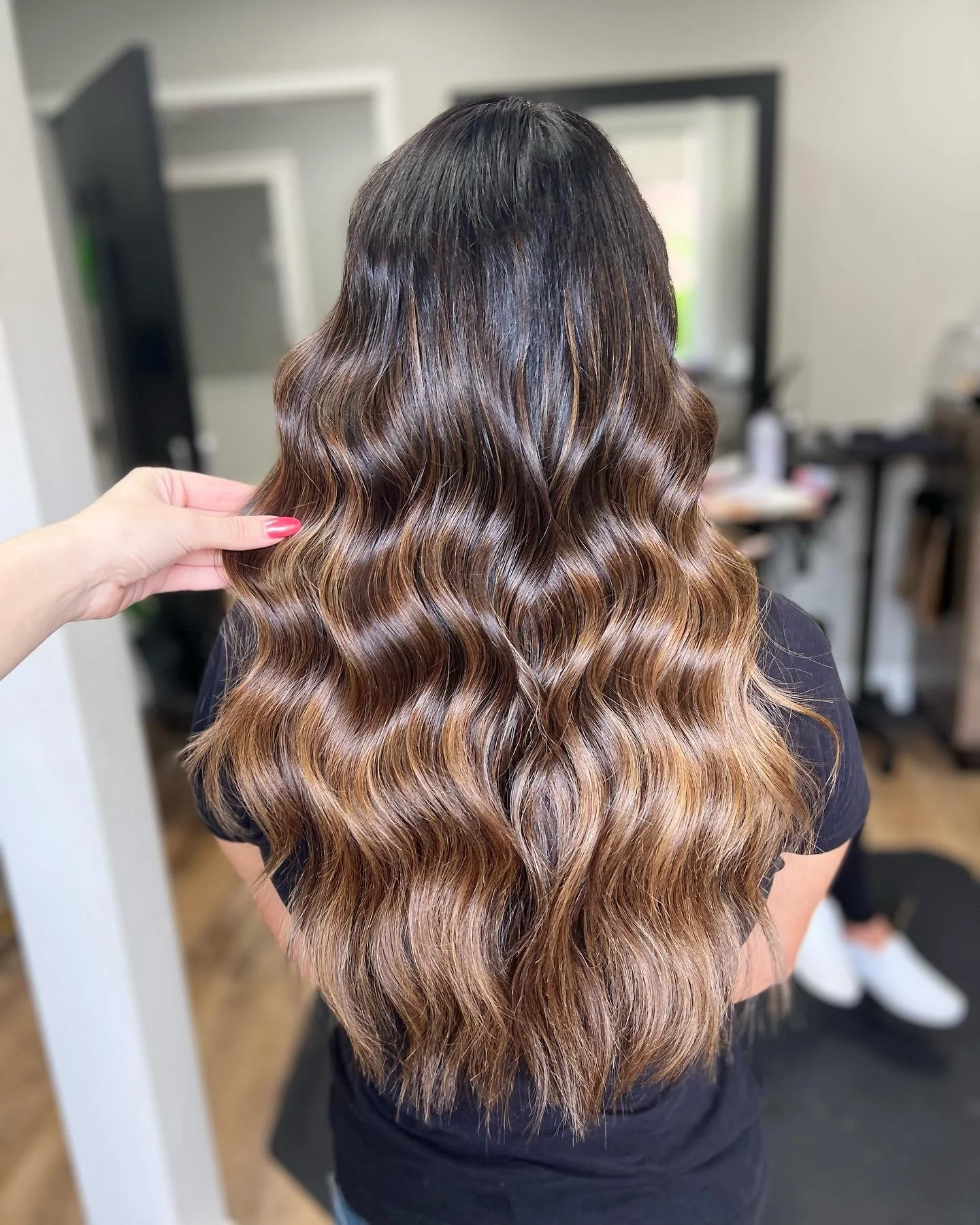 🤎Brunette Balayage🤎
&bull;
Book your next appointment with me and let&rsquo;s get you your dream hair❤️&zwj;🔥
&bull;
&bull;
&bull;
&bull;

#redken #redkenshadeseq #brunettehair #brunettehaircolor #allovercolor #mokenail #mokenaillinois #mokenahair