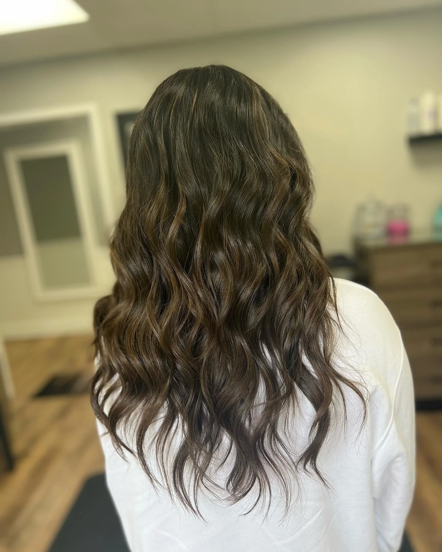 💟Brunette Balayage💟
&bull;
&bull;
&bull;
&bull;
&bull;
#redken #redkencoverfusion #brunettehair #brunettehaircolor #allovercolor #mokenail #mokenaillinois #mokenahairstylist #frankfortil #frankfortillinois #frankforthairstylist #newlenoxhairstylist