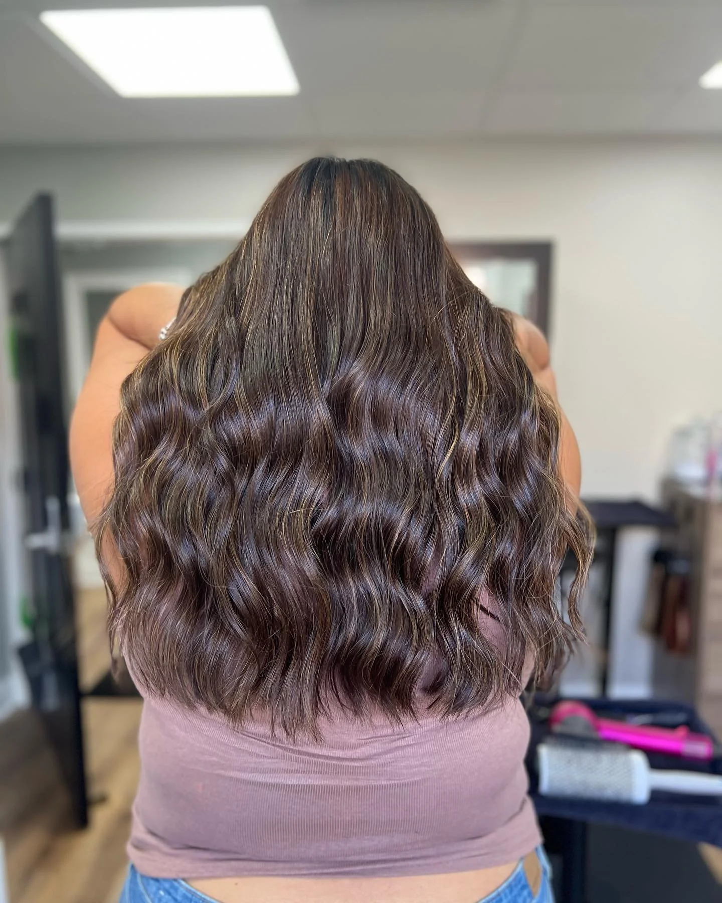 🩵Blended Balayage🩵
&bull;
We are working our way lighter from previous box dye color! Can&rsquo;t wait for her next session! 🤗
&bull;
&bull;
&bull;
&bull;

- #blendedbalayage #balayage #brunettebalayage #behindthechair #frankfortil #mokenail #newl