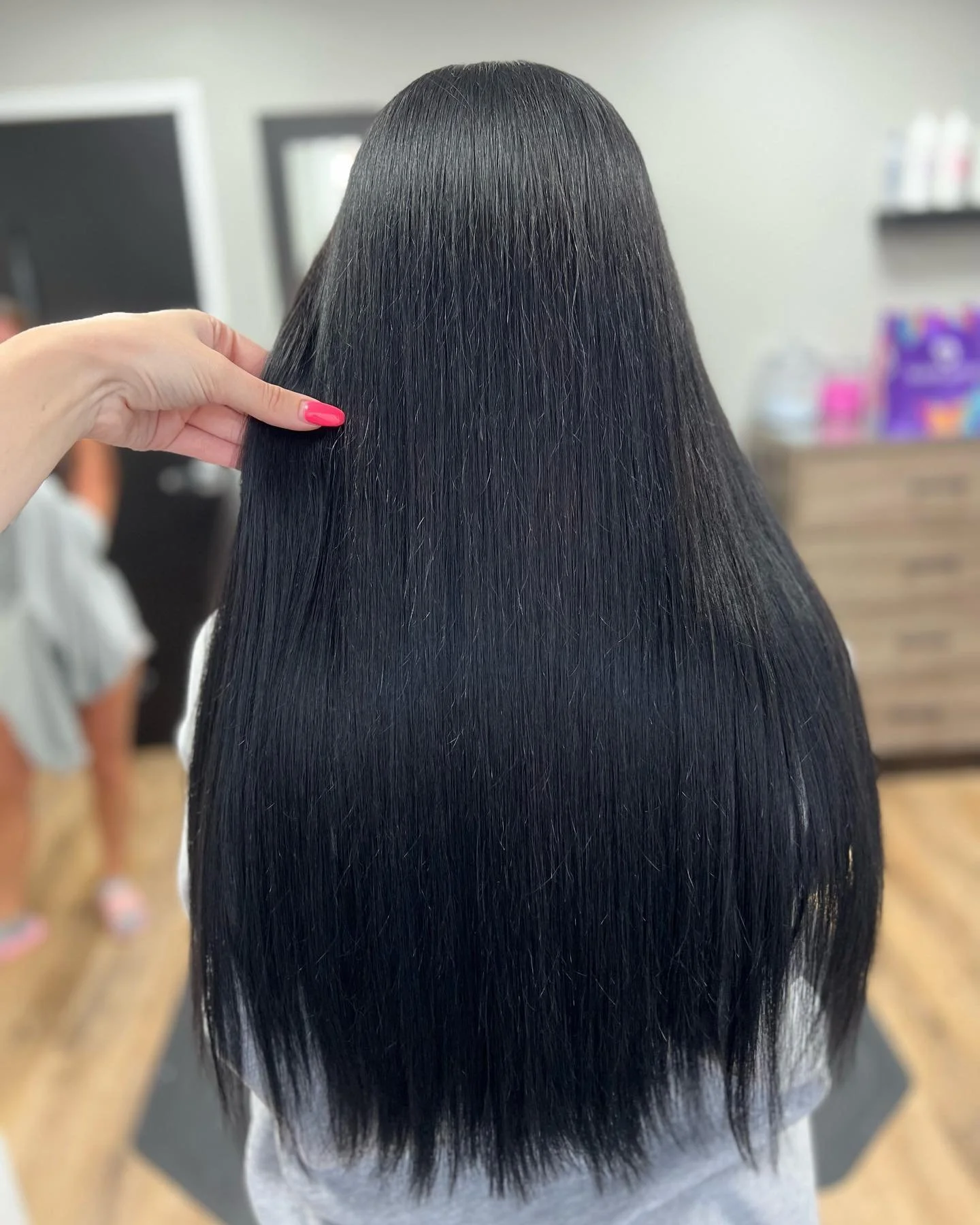 🖤Midnight🖤
&bull;
&bull;
&bull;
&bull;
&bull;

#redken #redkencoverfusion #darkhair #darkhaircolor #allovercolor #mokenail #mokenaillinois #mokenahairstylist #frankfortil #frankfortillinois #frankforthairstylist #newlenoxhairstylist